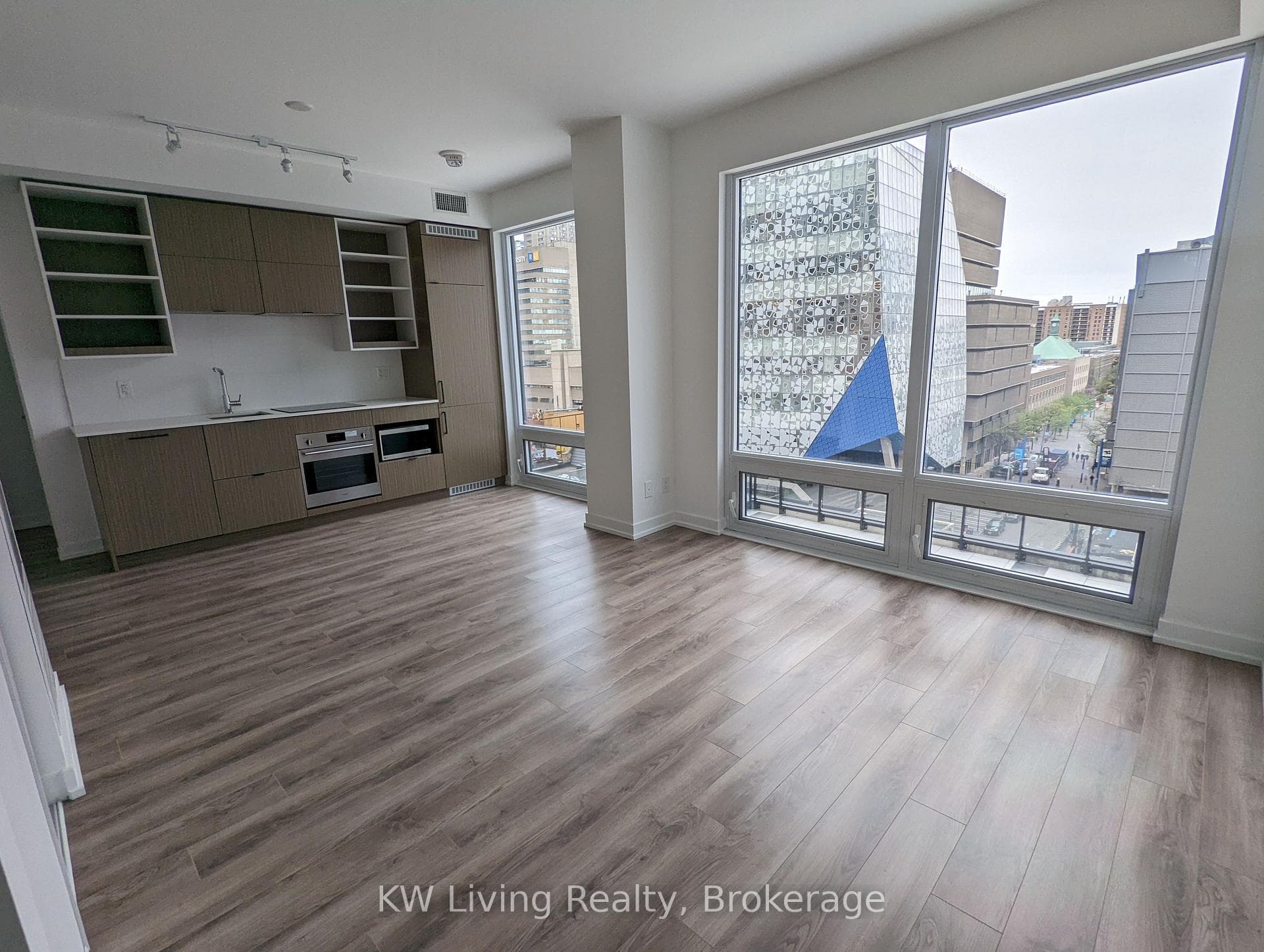 20 Edward Street Unit 602 photo 2