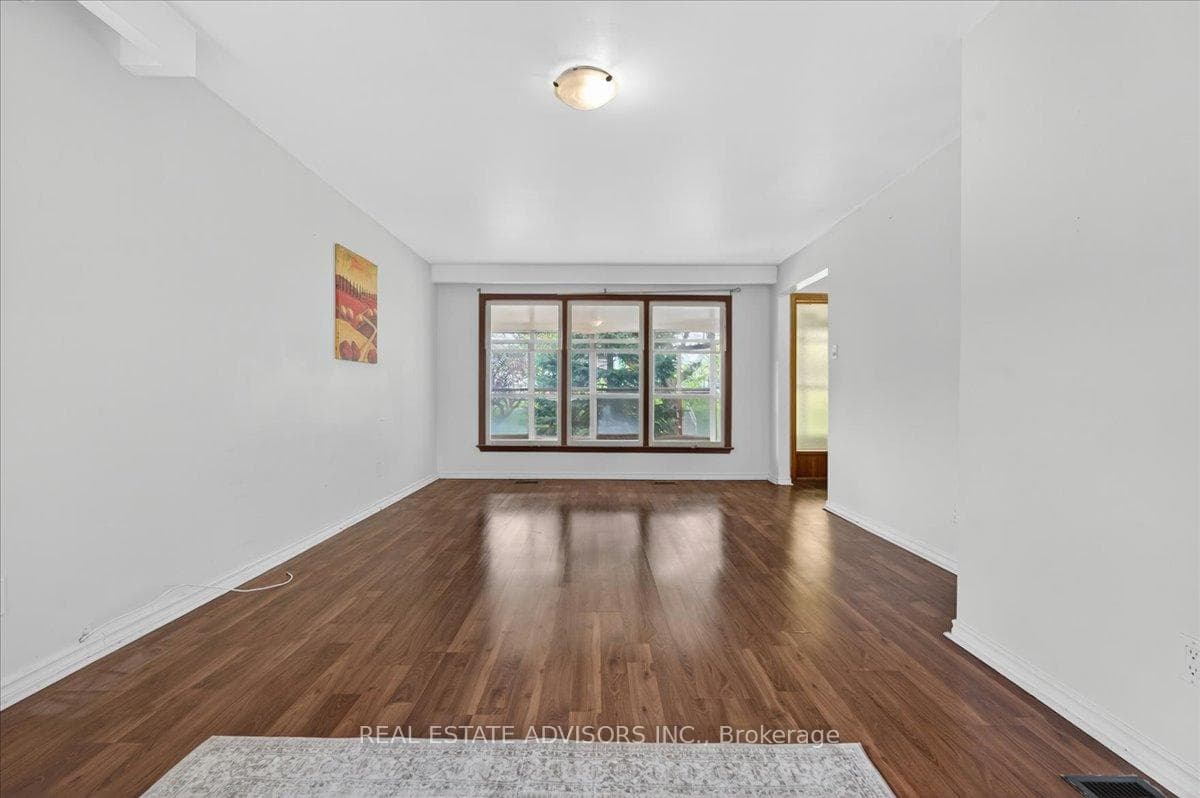 84 Ardglen Drive photo 5
