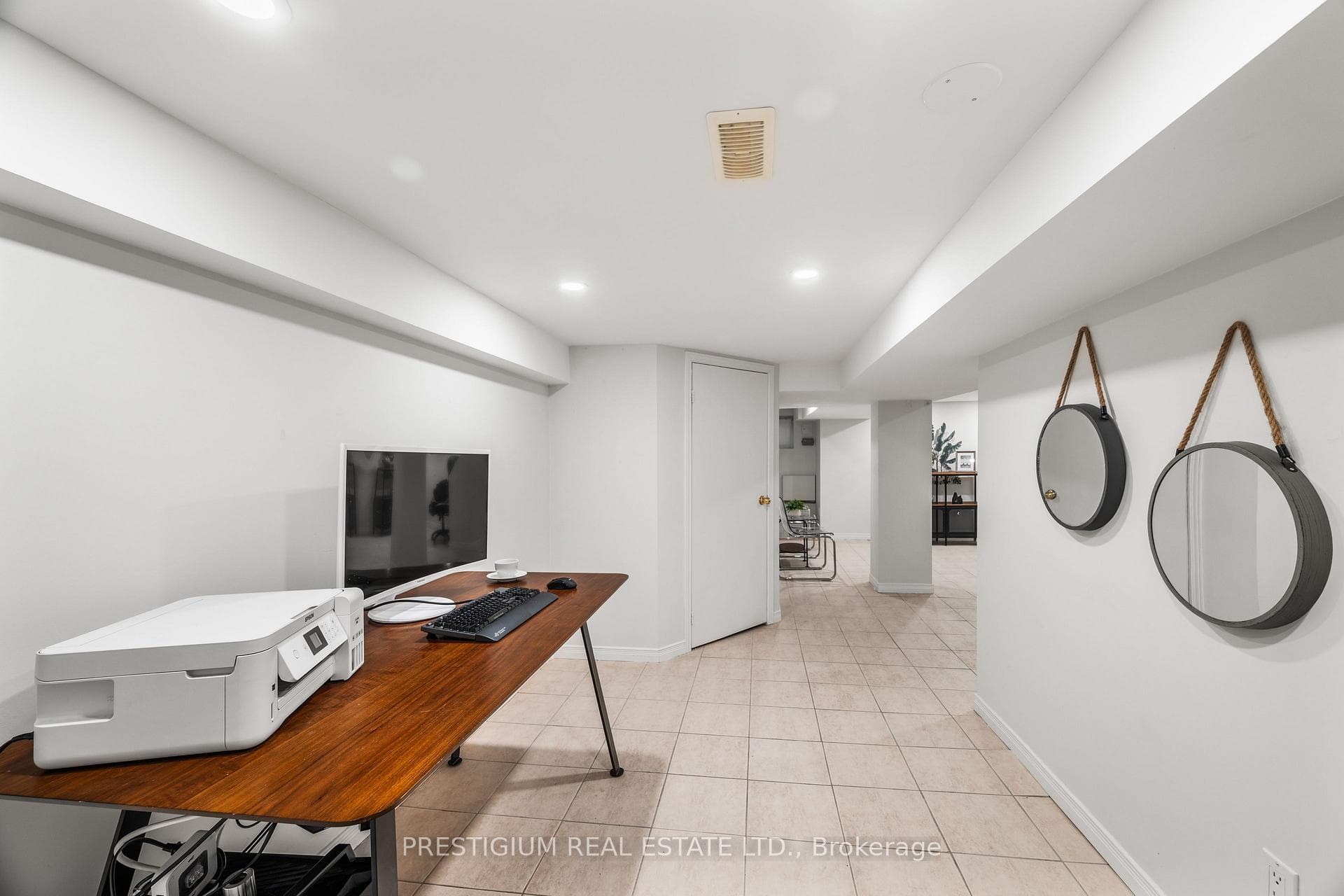 556 Davisville Avenue photo 36