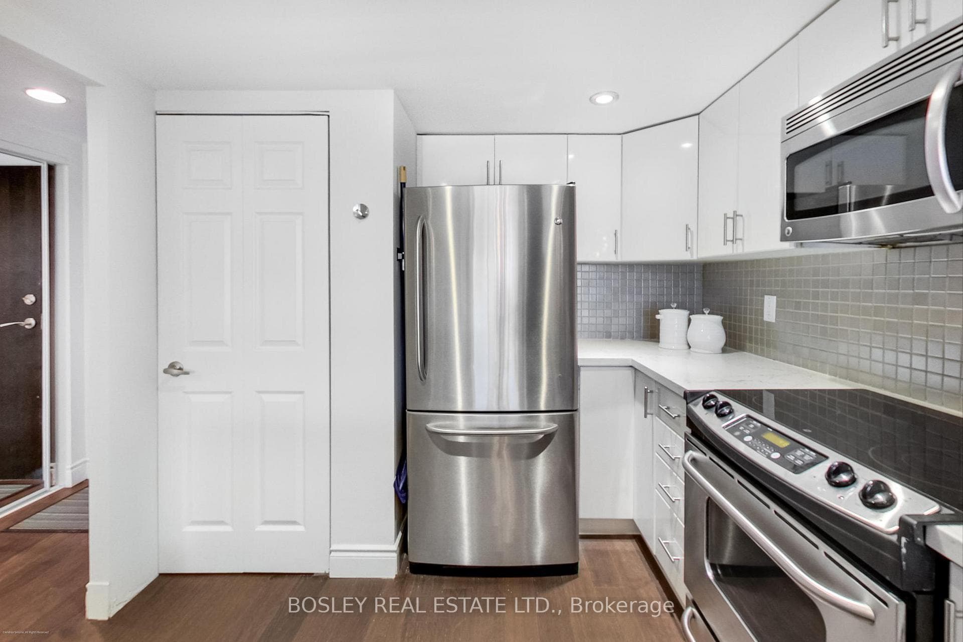 15 Maitland Place Unit 1505 photo 5