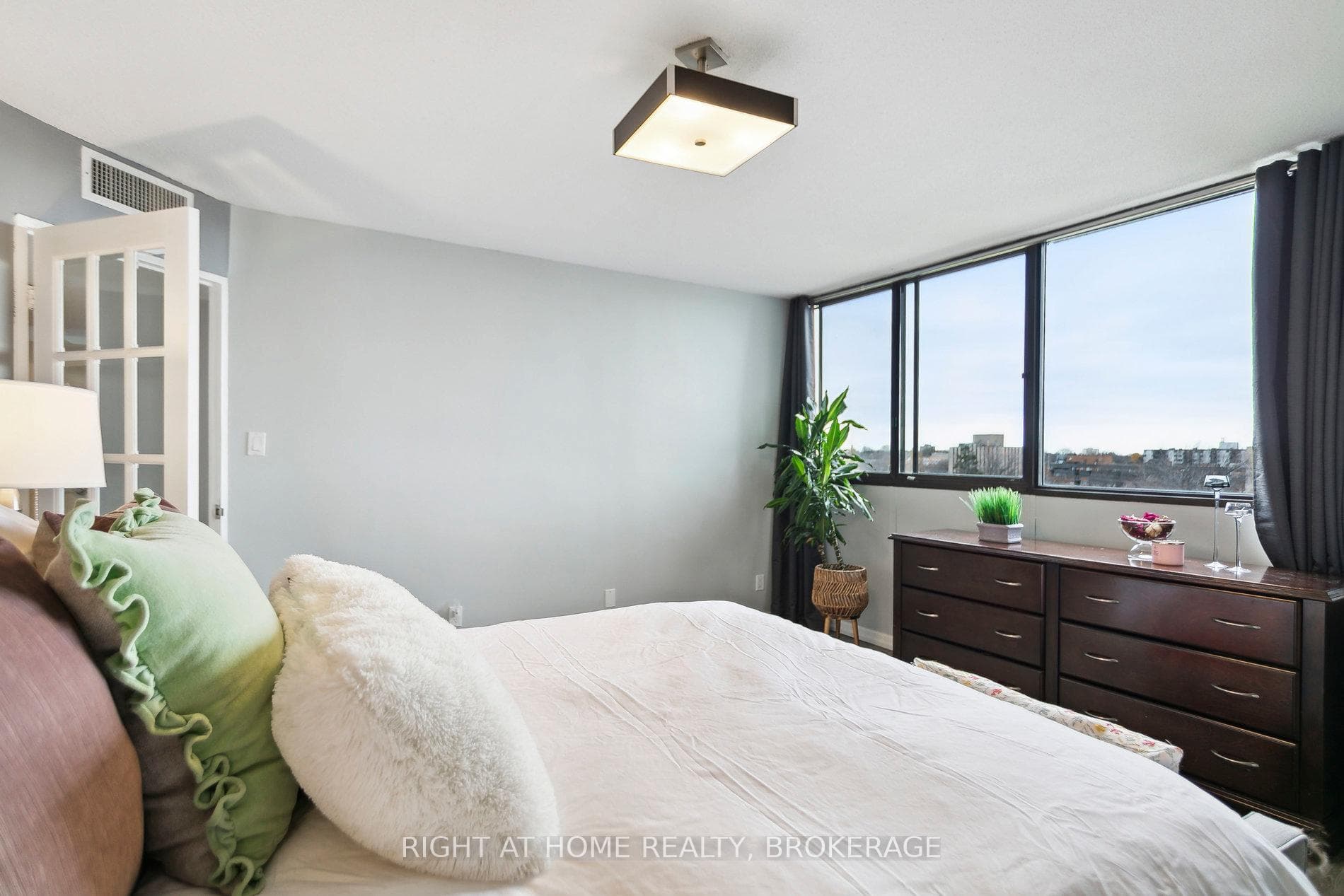 1333 Bloor Street Unit 901 photo 31