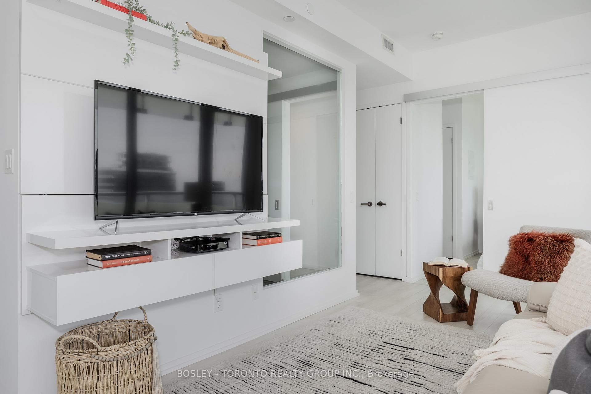 197 Yonge Street Unit 3909 photo 6