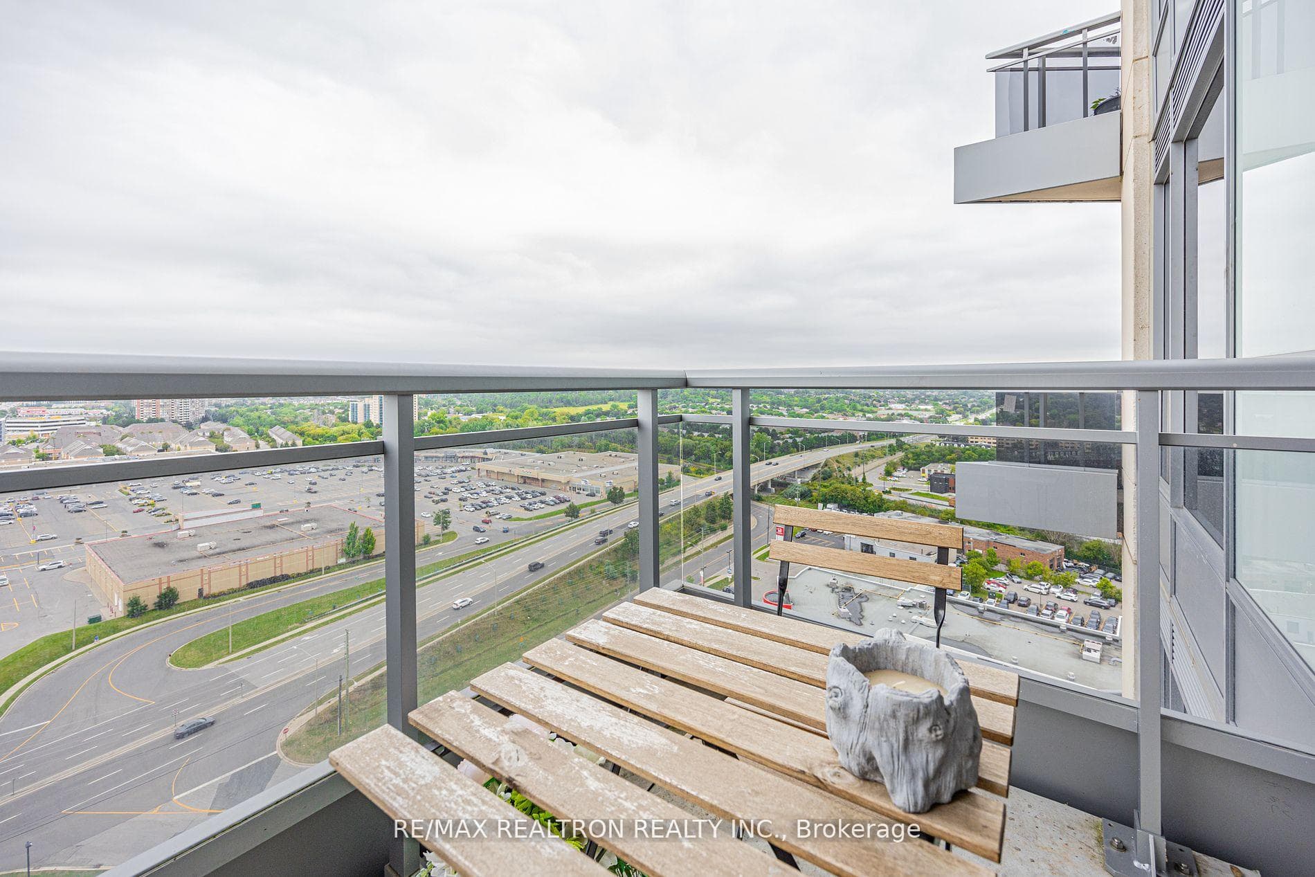 9205 Yonge Street Unit 1702 photo 27