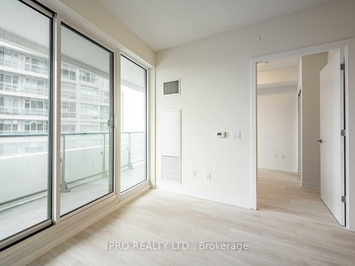 2221 Yonge Street Unit 3704 photo 11