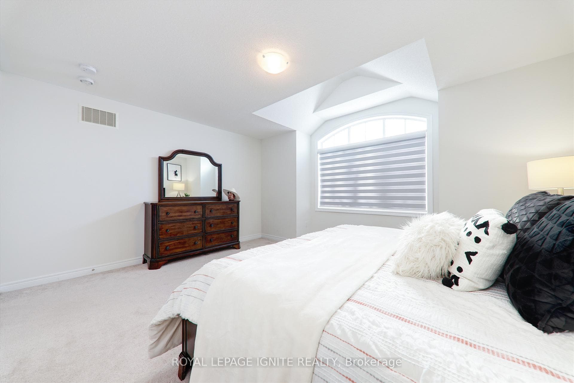 972 WICKHAM Road photo 29