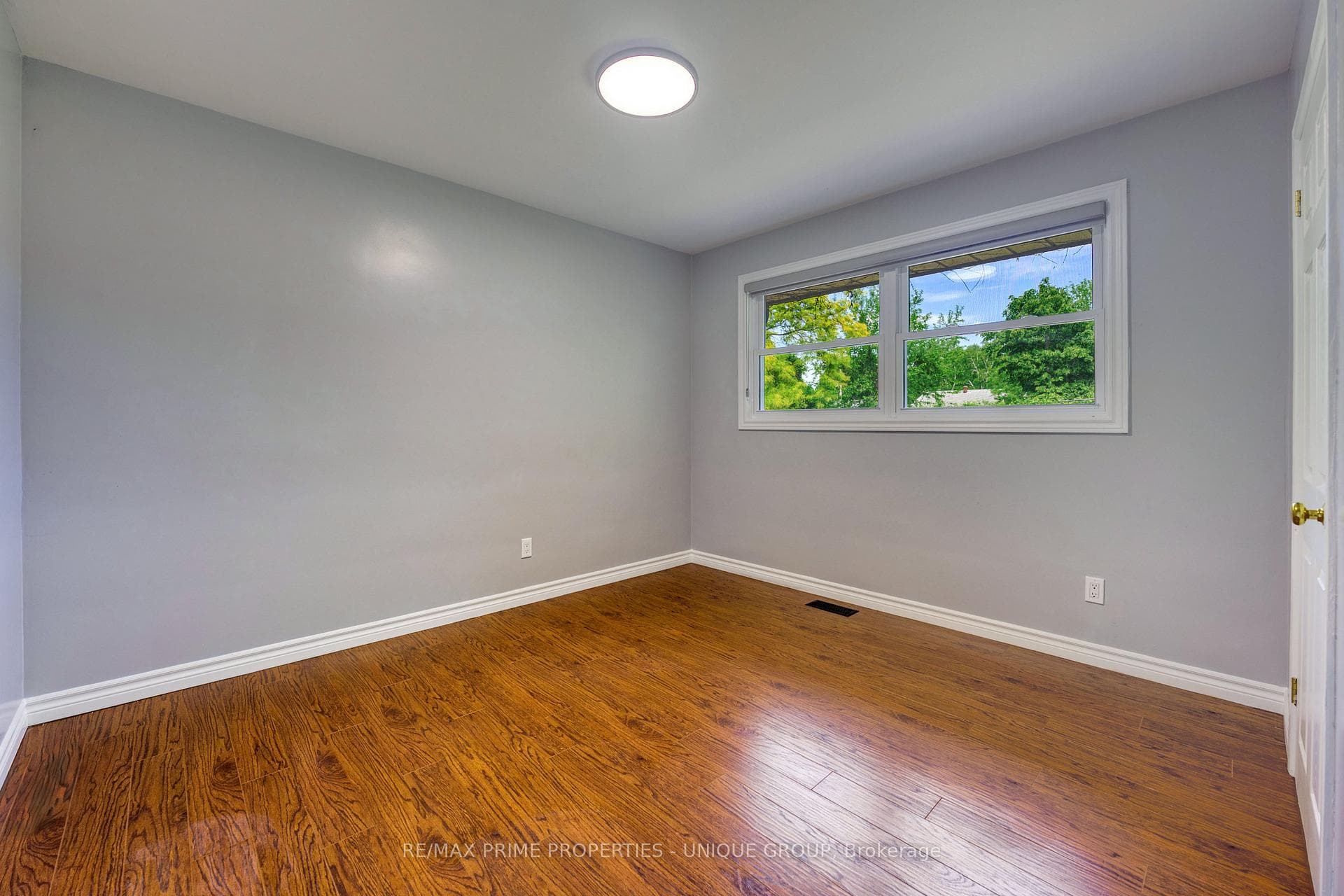 890 Hollands Avenue photo 17