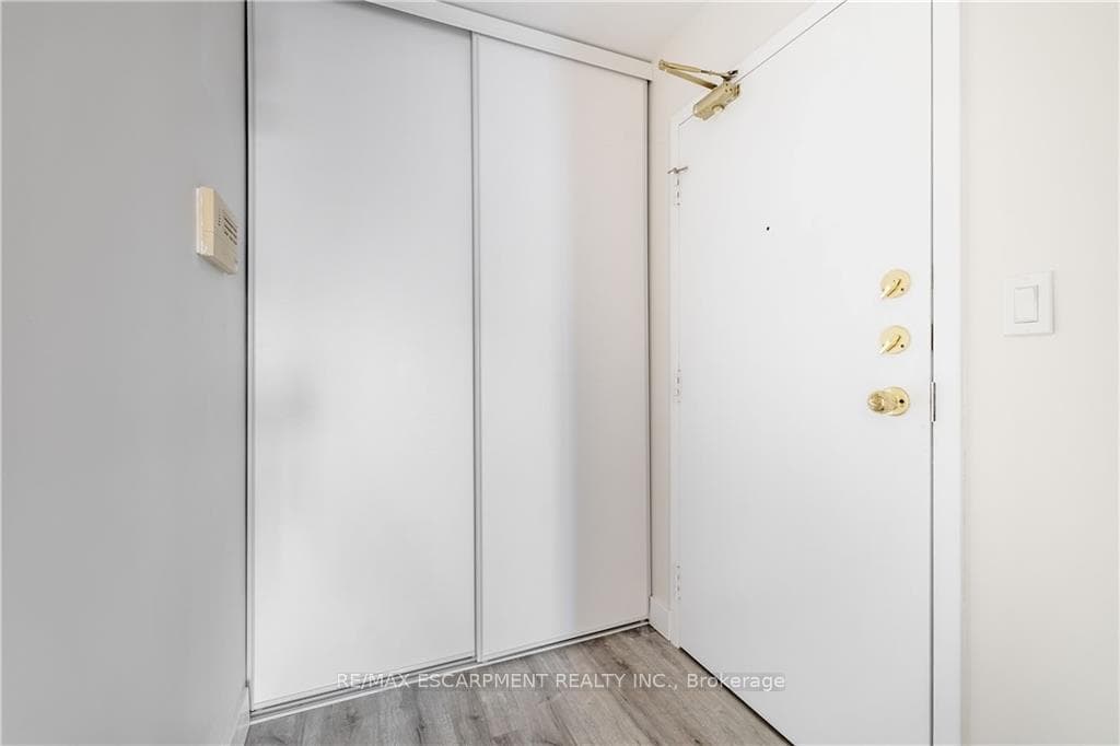 90 Dale Avenue Unit 905 photo 4