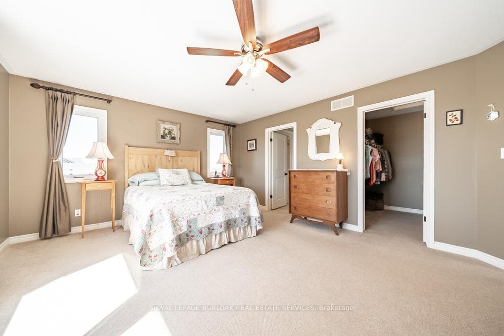 24 Lakeridge Boulevard photo 19