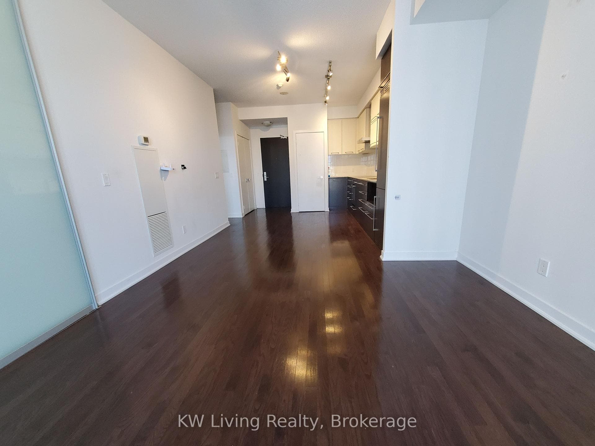770 Bay Street Unit 1905 photo 2