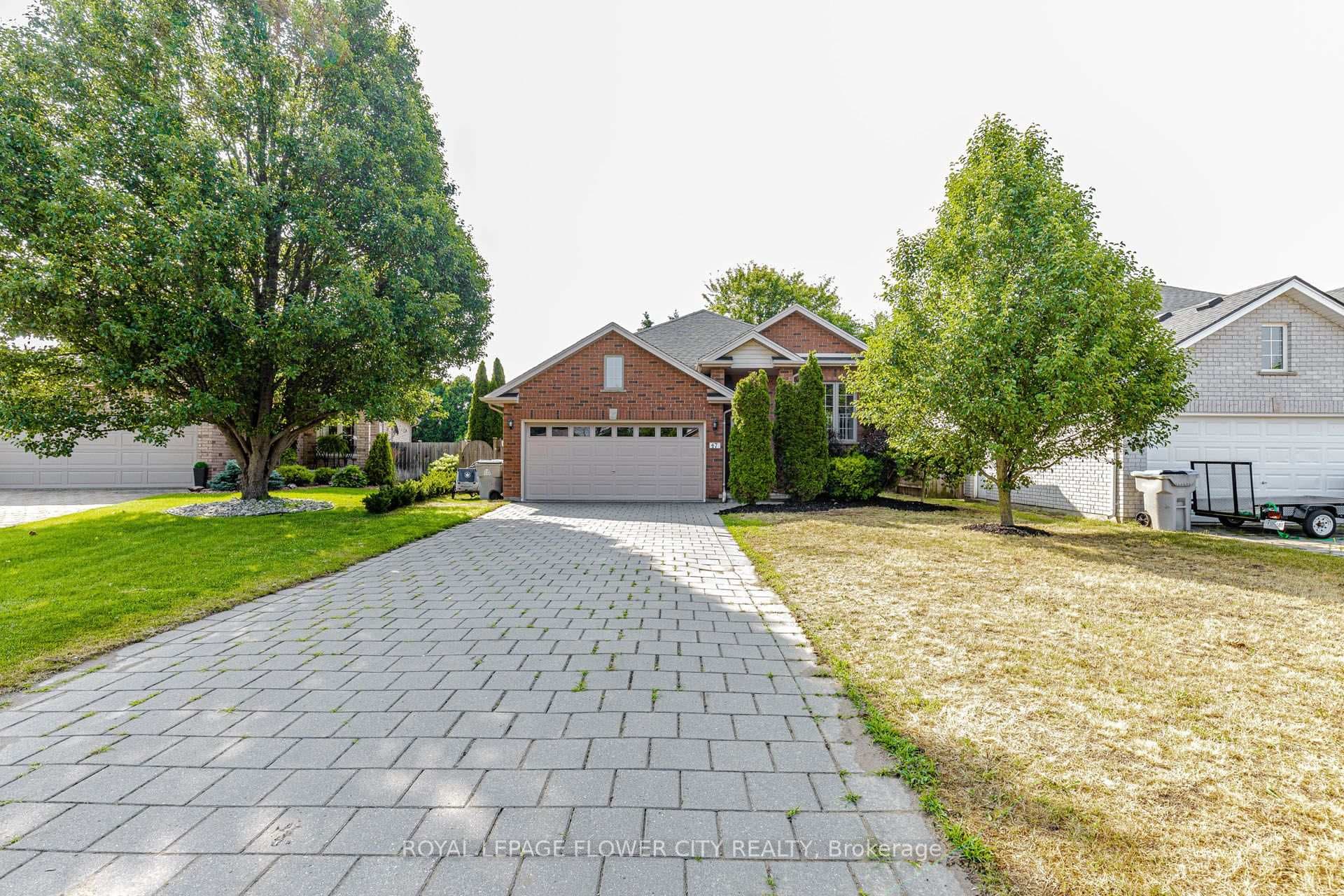 47 QUEENSWAY Drive photo 2