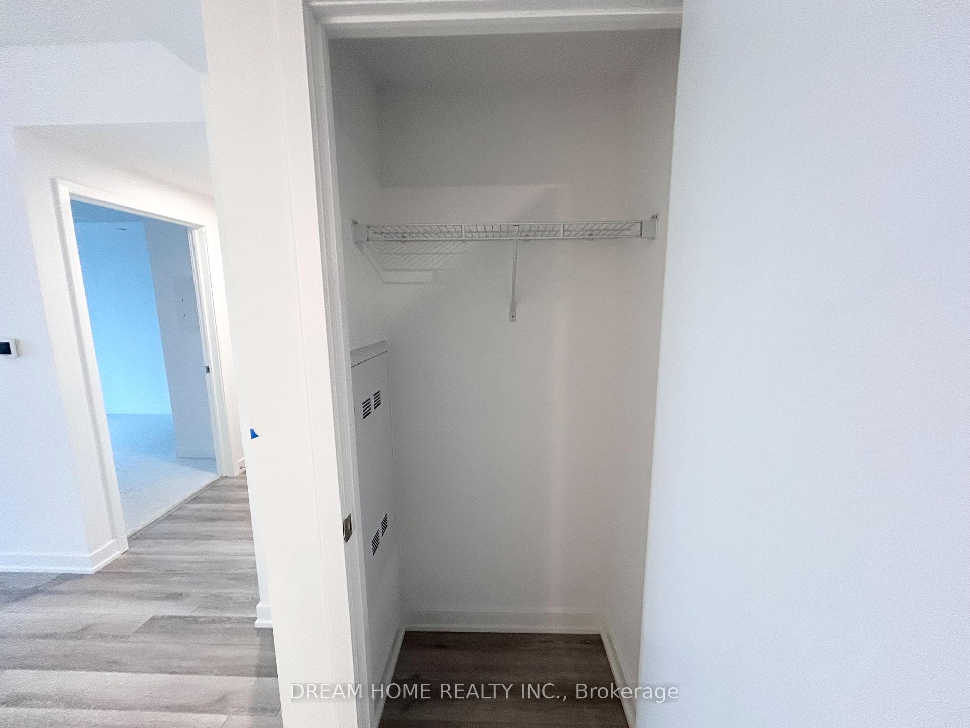 230 Simcoe Street Unit 2415 photo 10