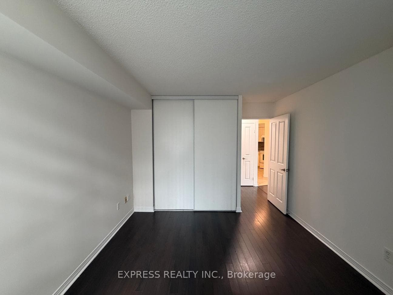 942 Yonge Street Unit 711 photo 10