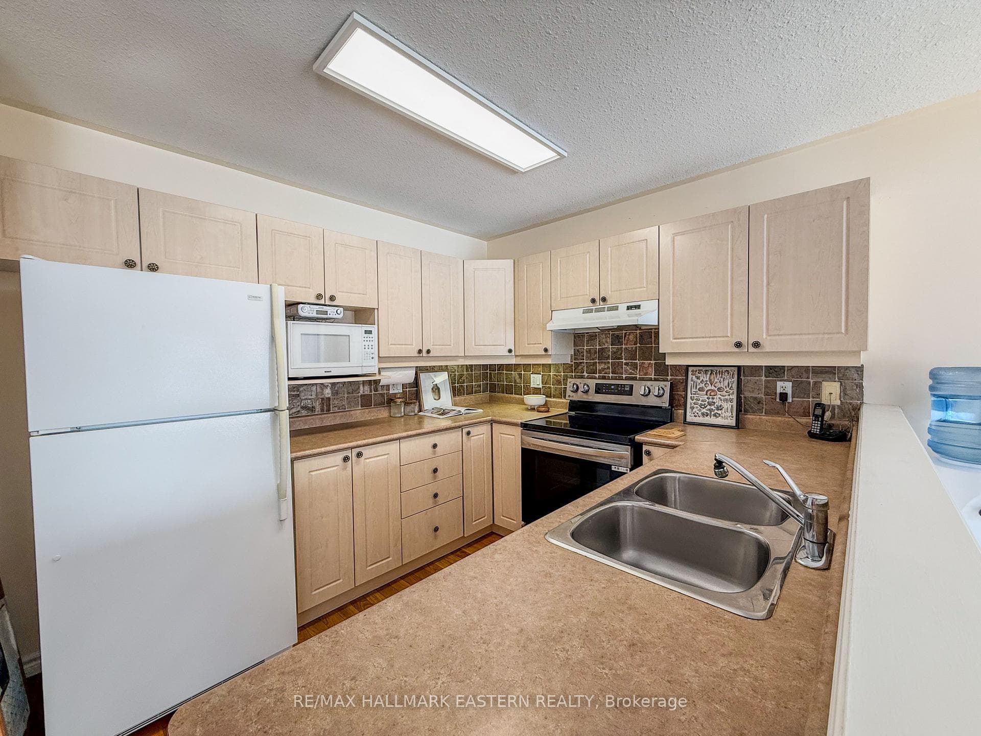 513 Carriage Lane photo 13