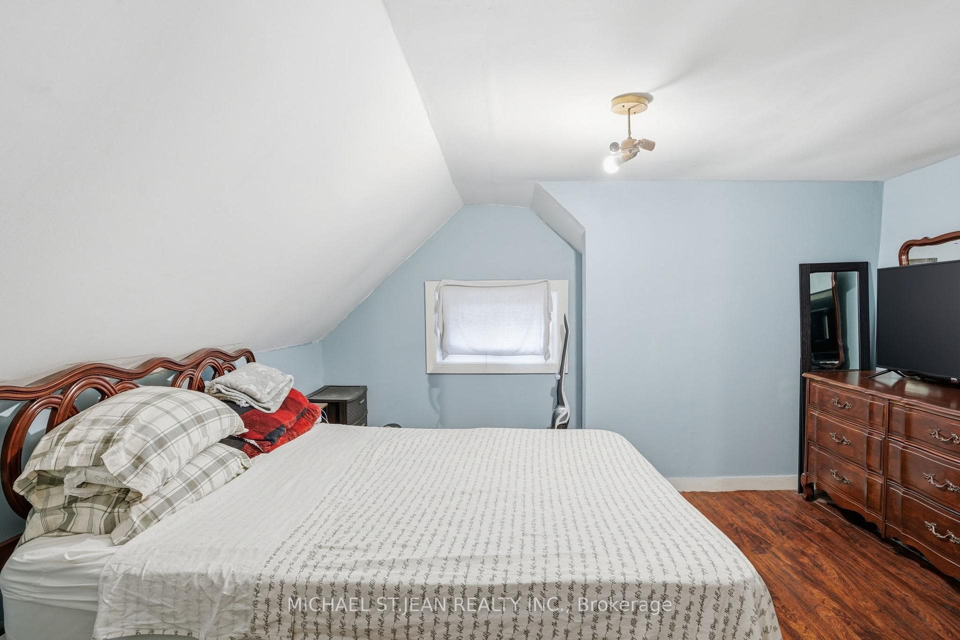 61 Graham Avenue photo 15