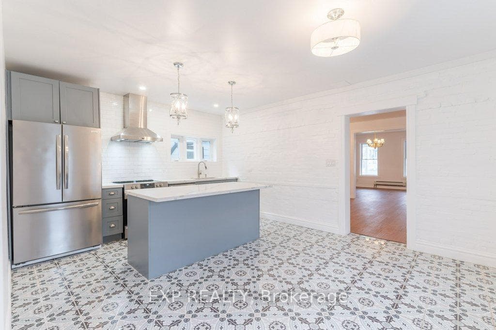 110 Dundas Street photo 27