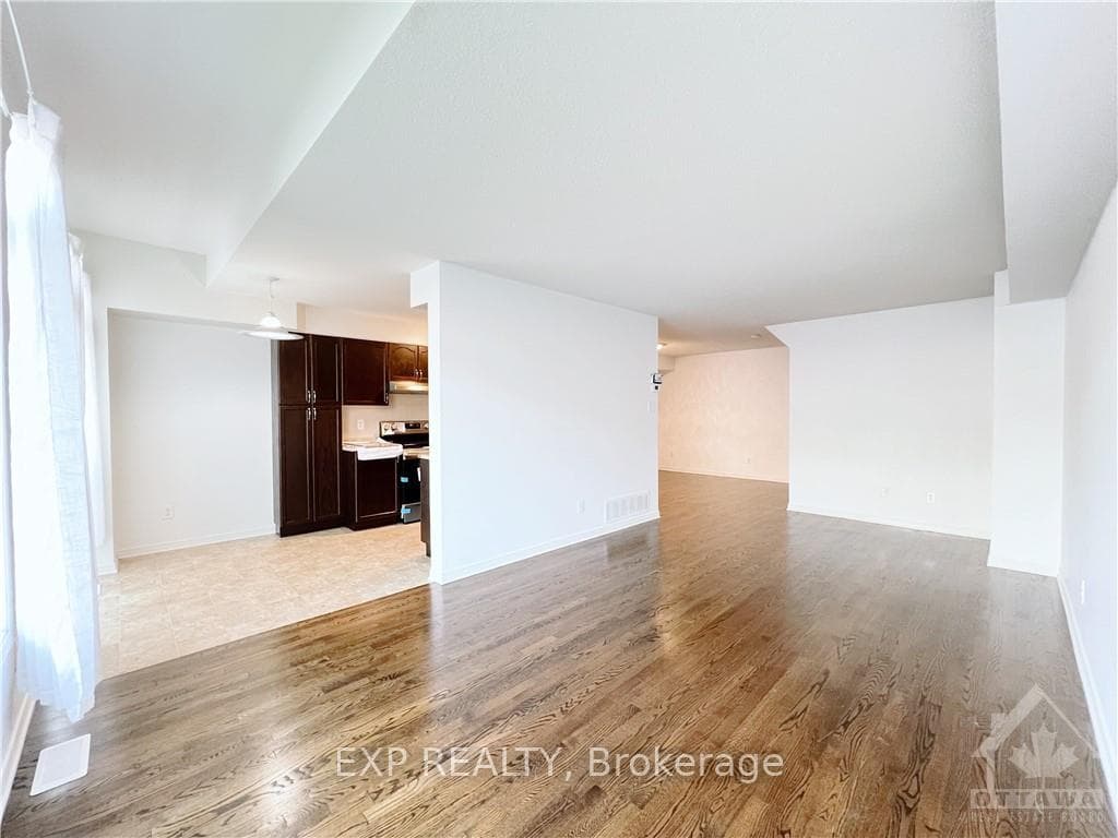 375 ROLLING MEADOW Crescent photo 3