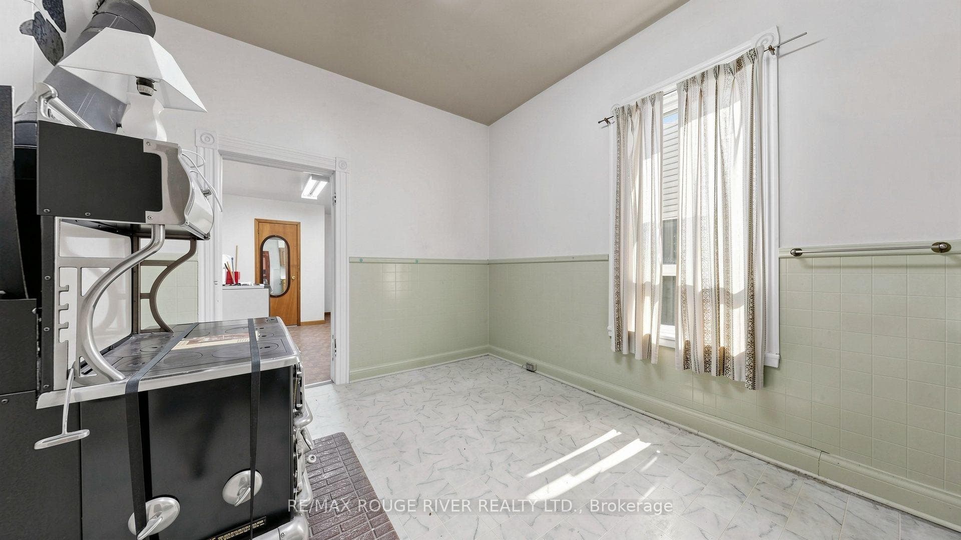 308 Roxton Road photo 14