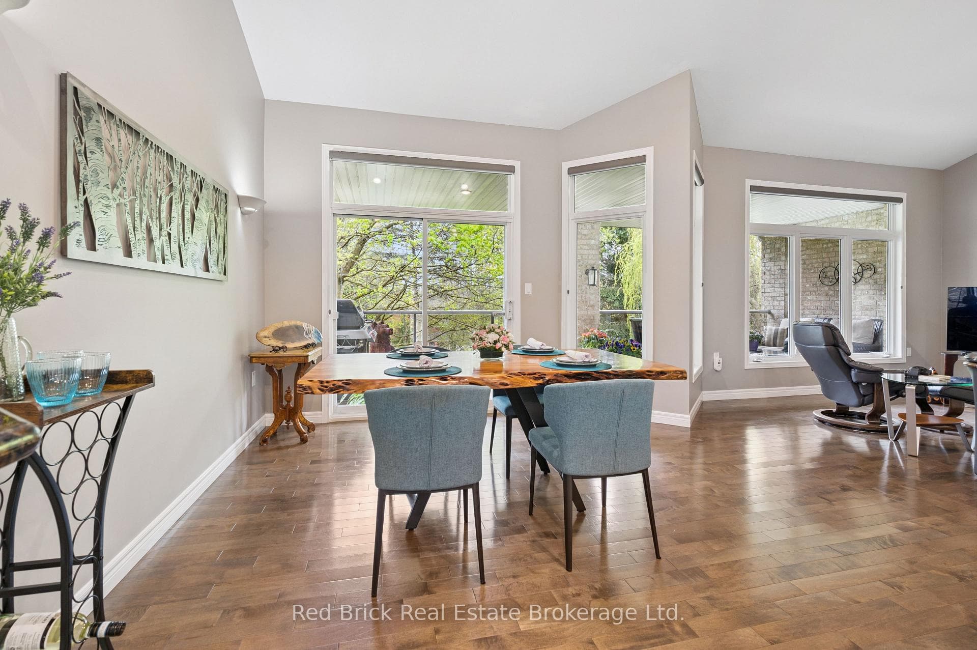 326 Erb Street photo 9