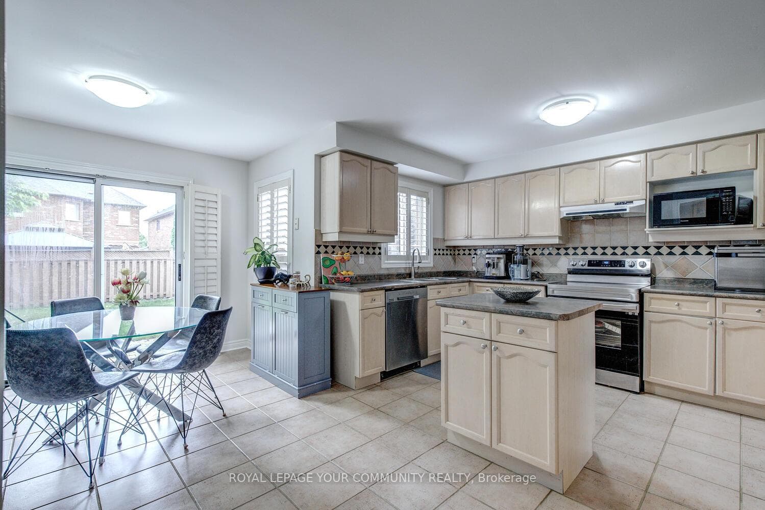 108 Kirkbride Crescent photo 15
