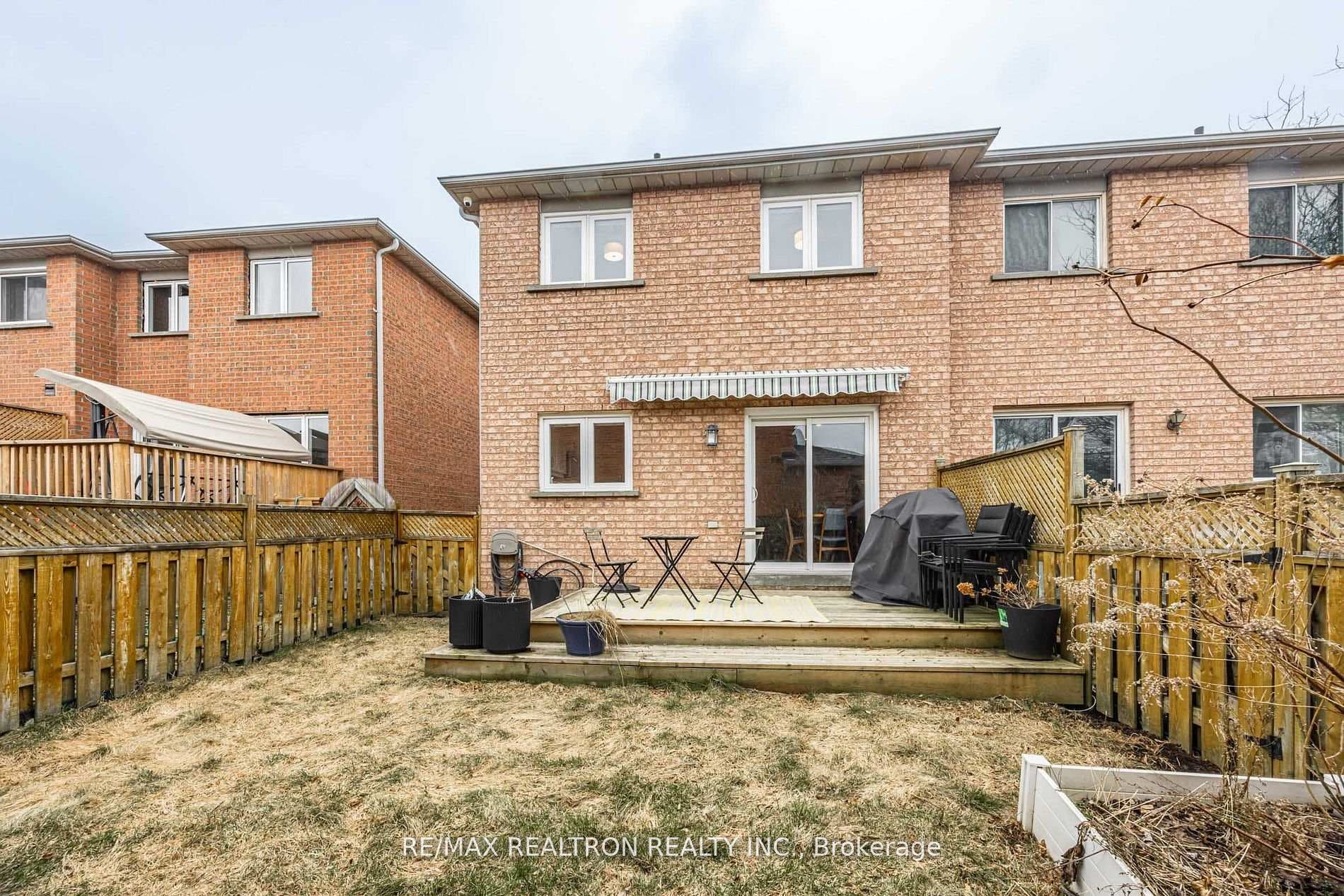 533 Carberry Street photo 31