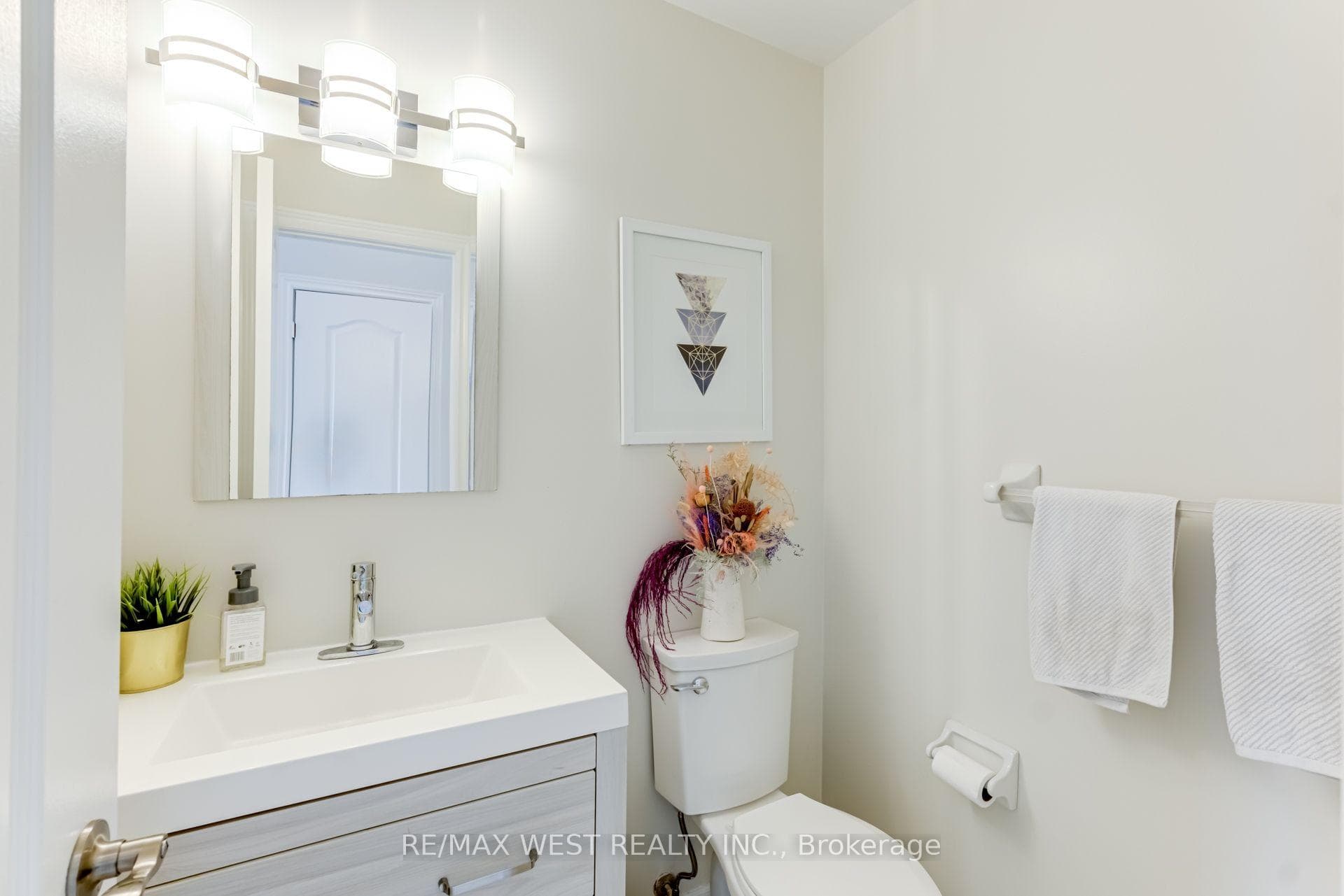 12 Grogan Mews photo 4