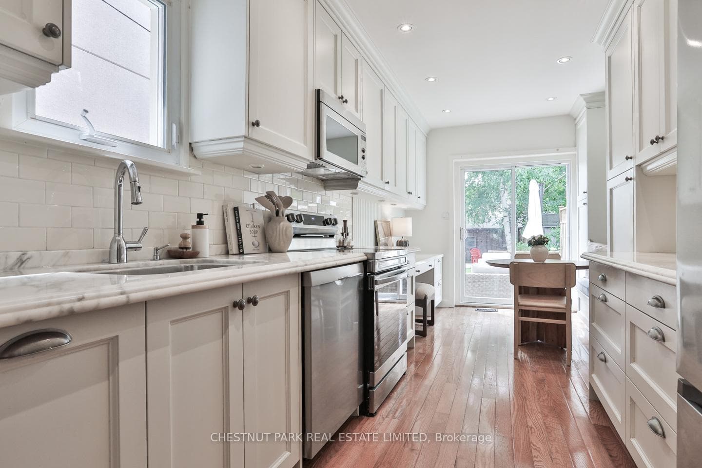 227 Bowood Avenue photo 8