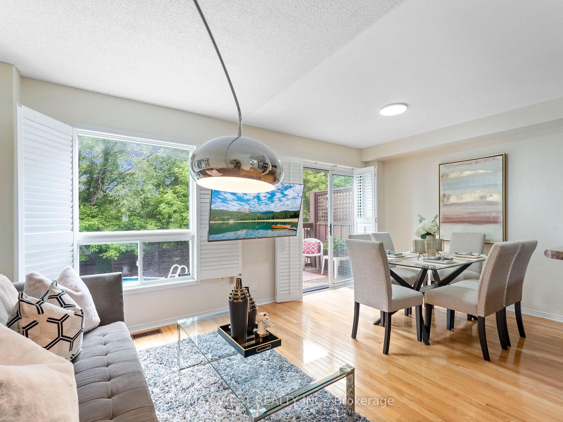 1608 Autumn Crescent photo 5