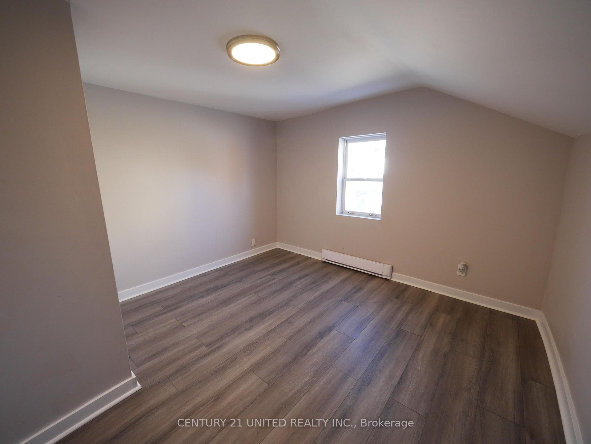381A Queen Street photo 14