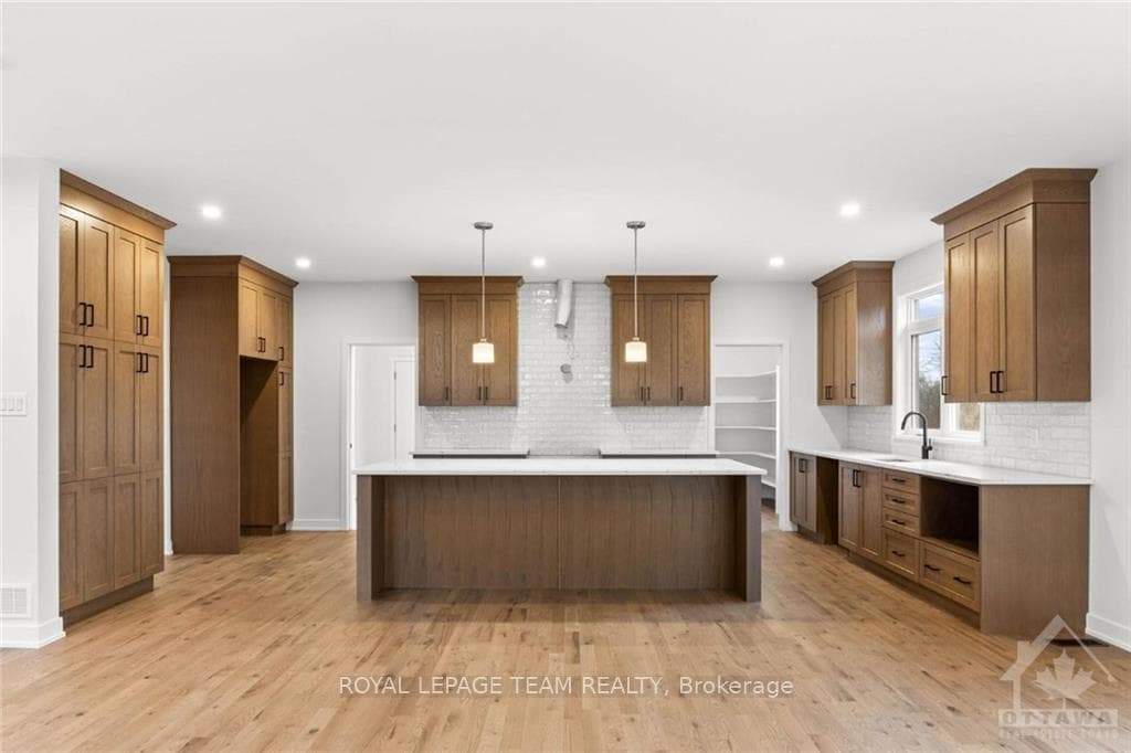 131 CASSIDY Crescent photo 5