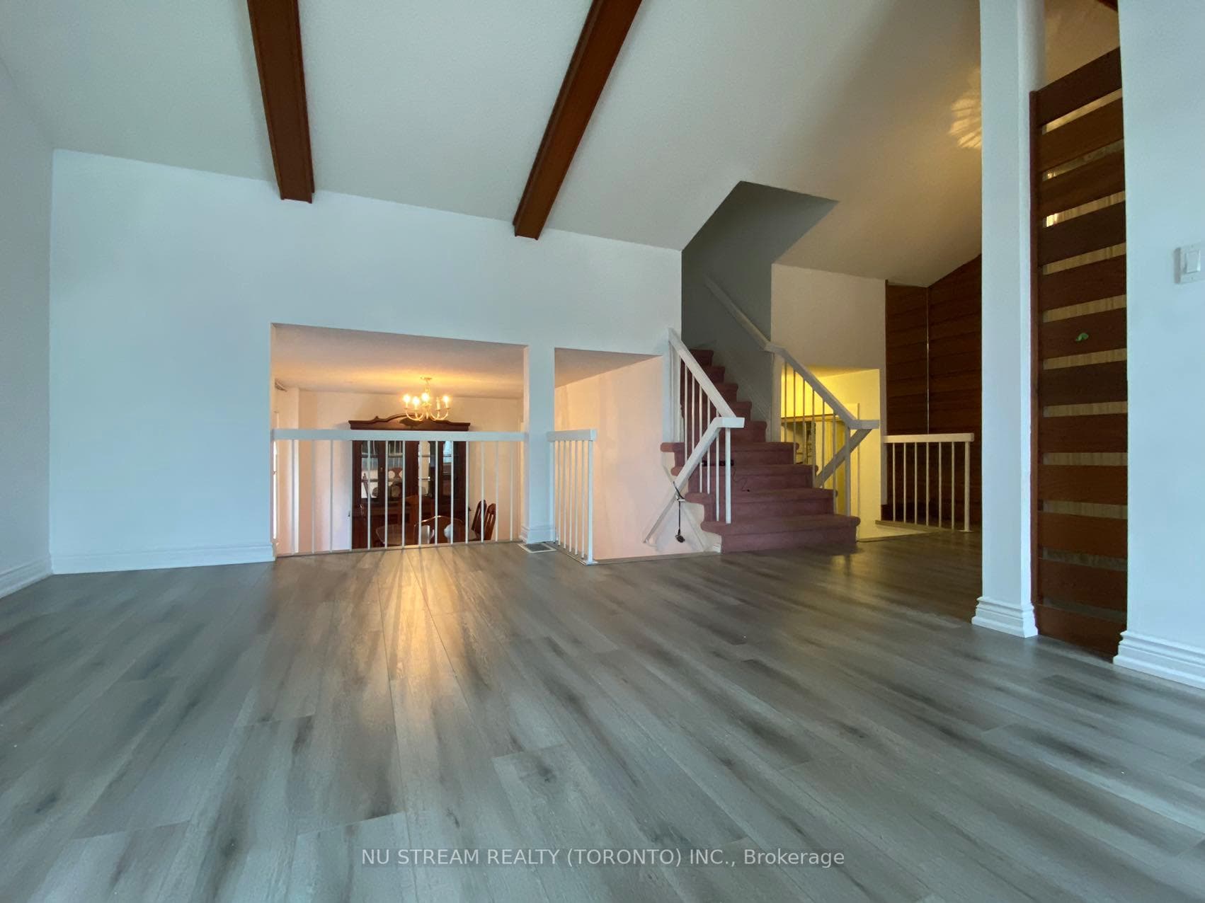 51 Chiefswood Square photo 2