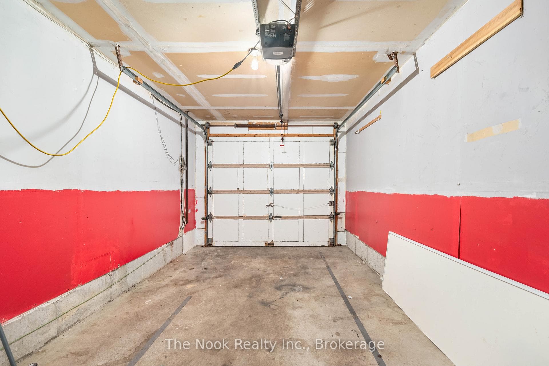 Garage/W Door to House