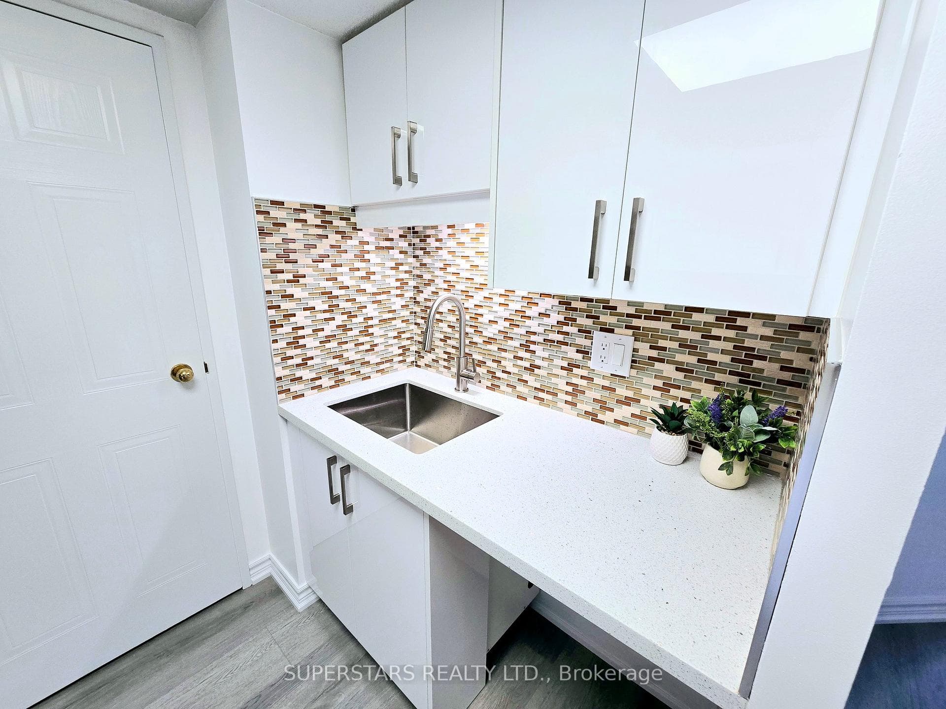 150 Alton Towers Circle Unit 605 photo 6