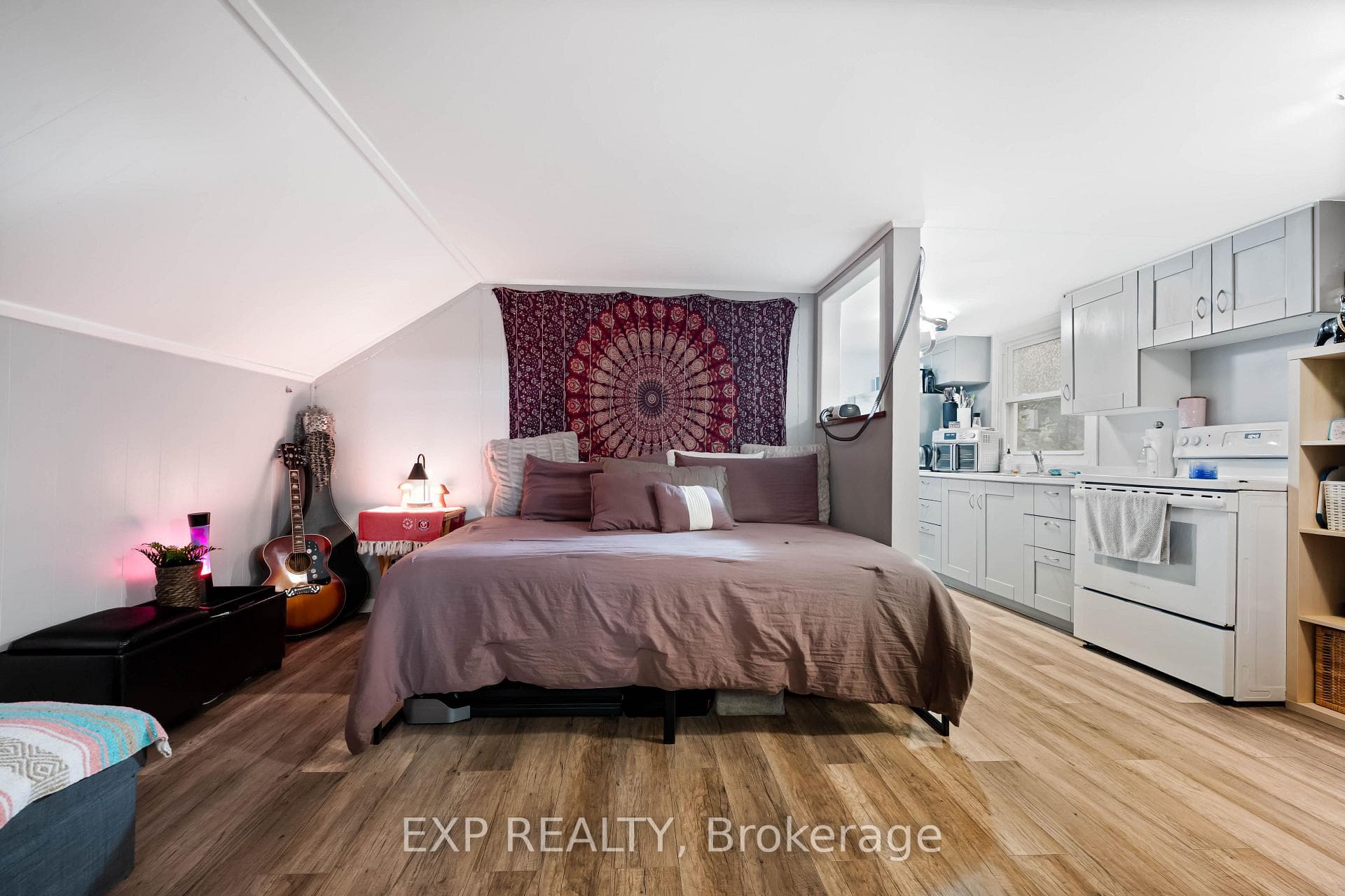 5 Fourth Avenue photo 28