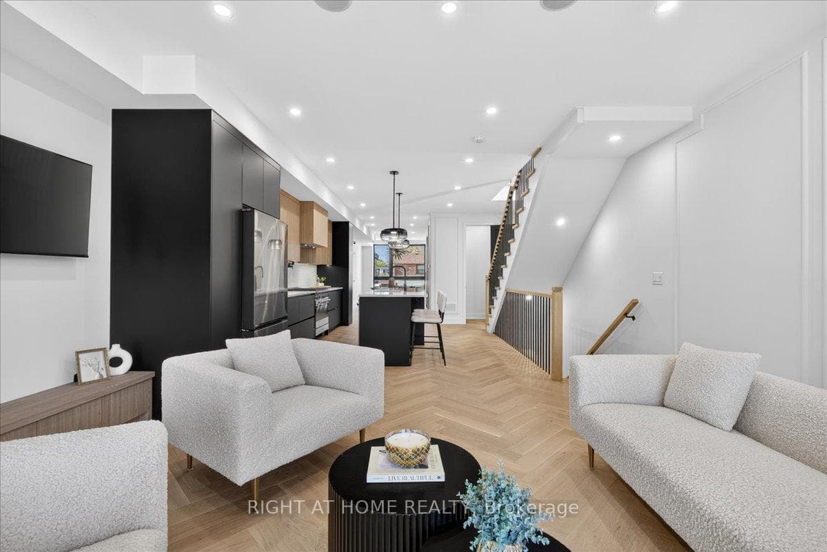 15B ROSEMEADE Avenue photo 14