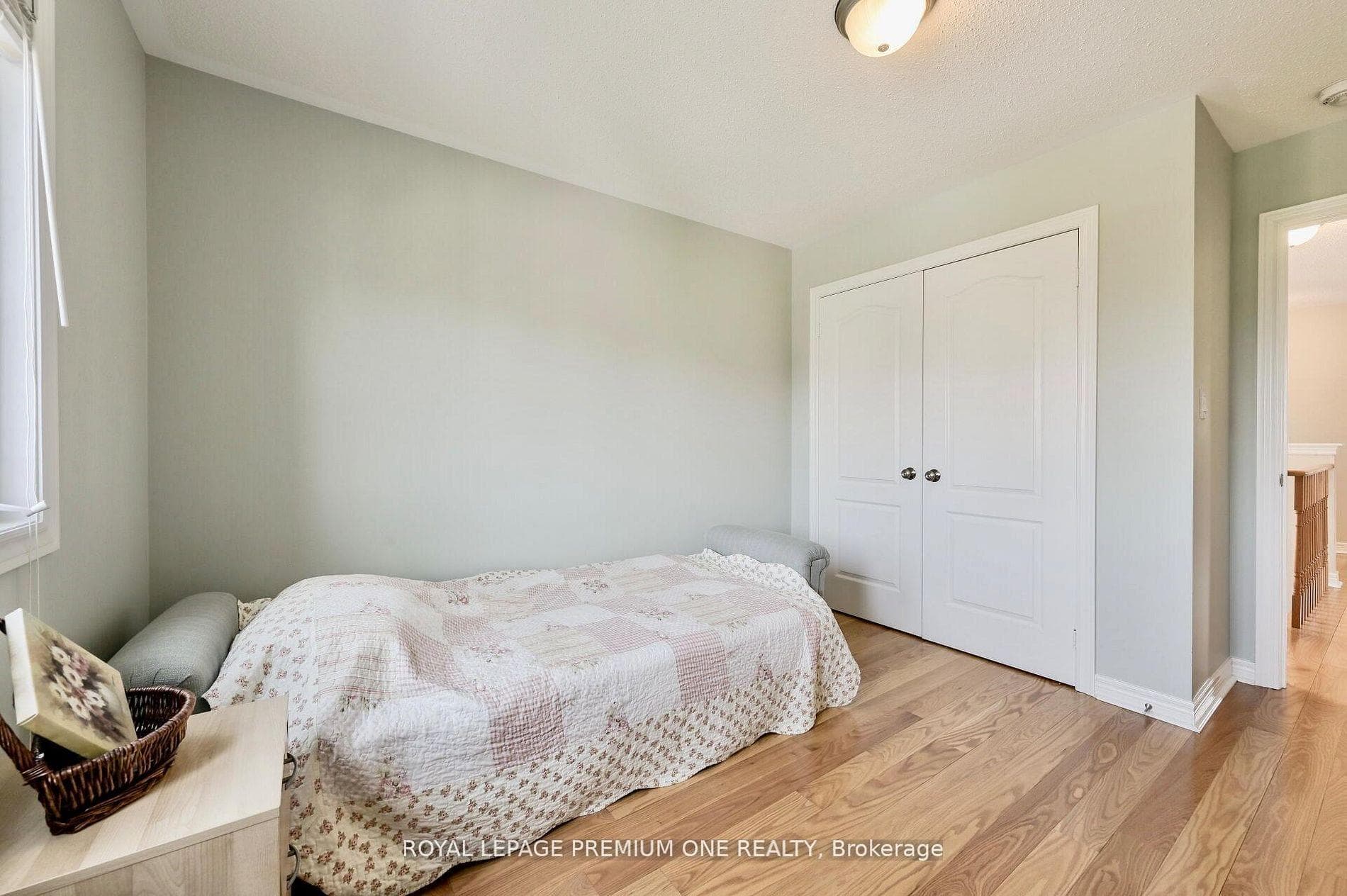 166 Sharpe Crescent photo 36