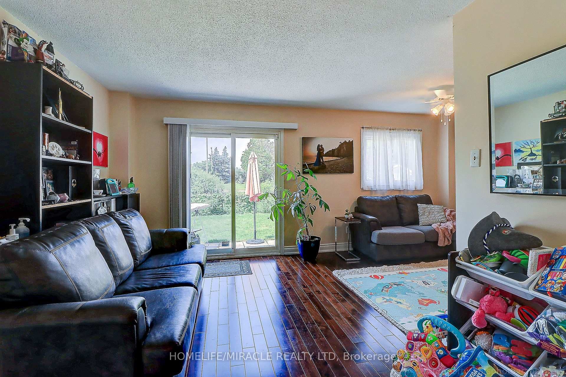 114 Martindale Crescent photo 17
