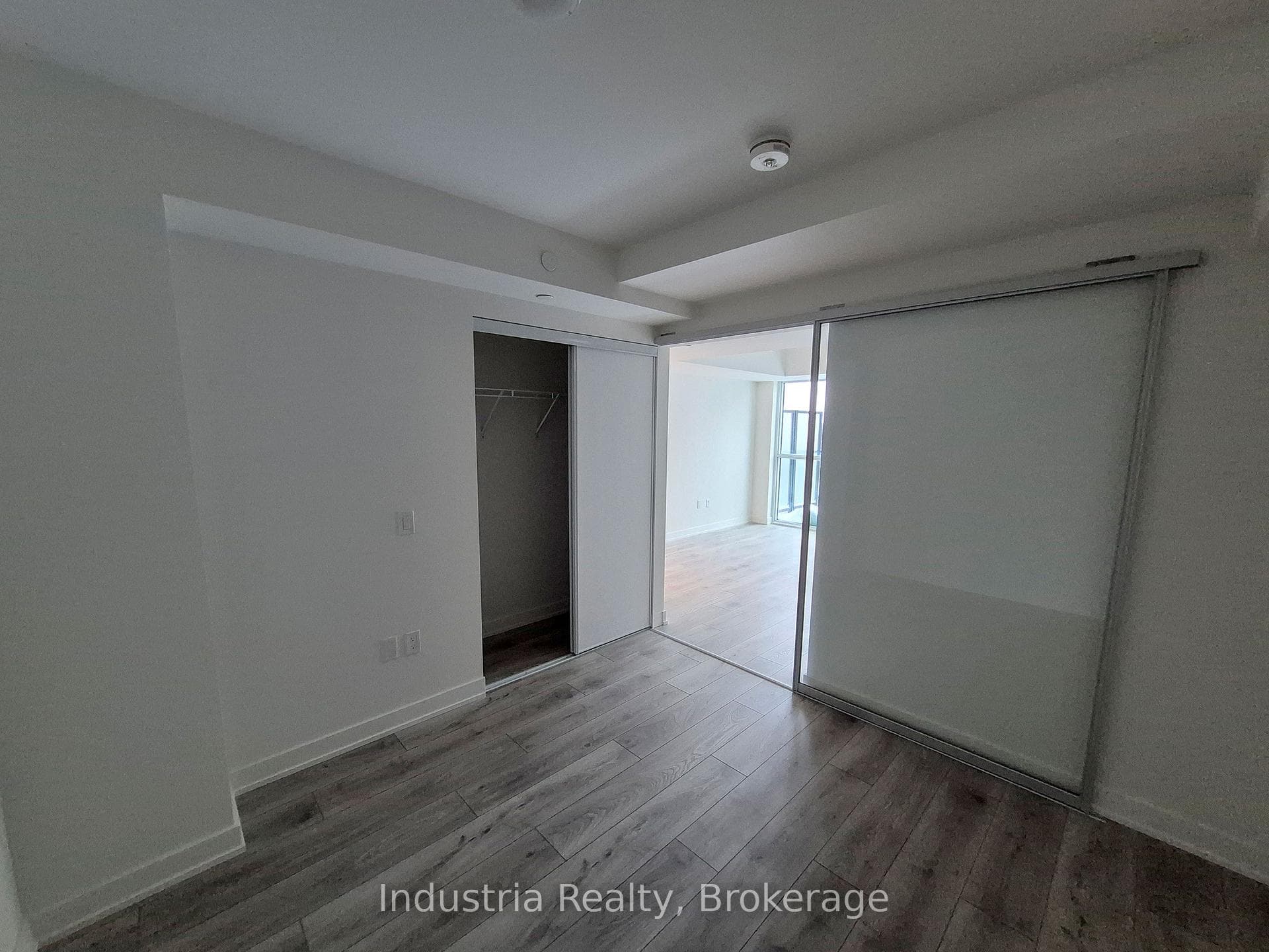 120 Broadway Avenue Unit 816 photo 9