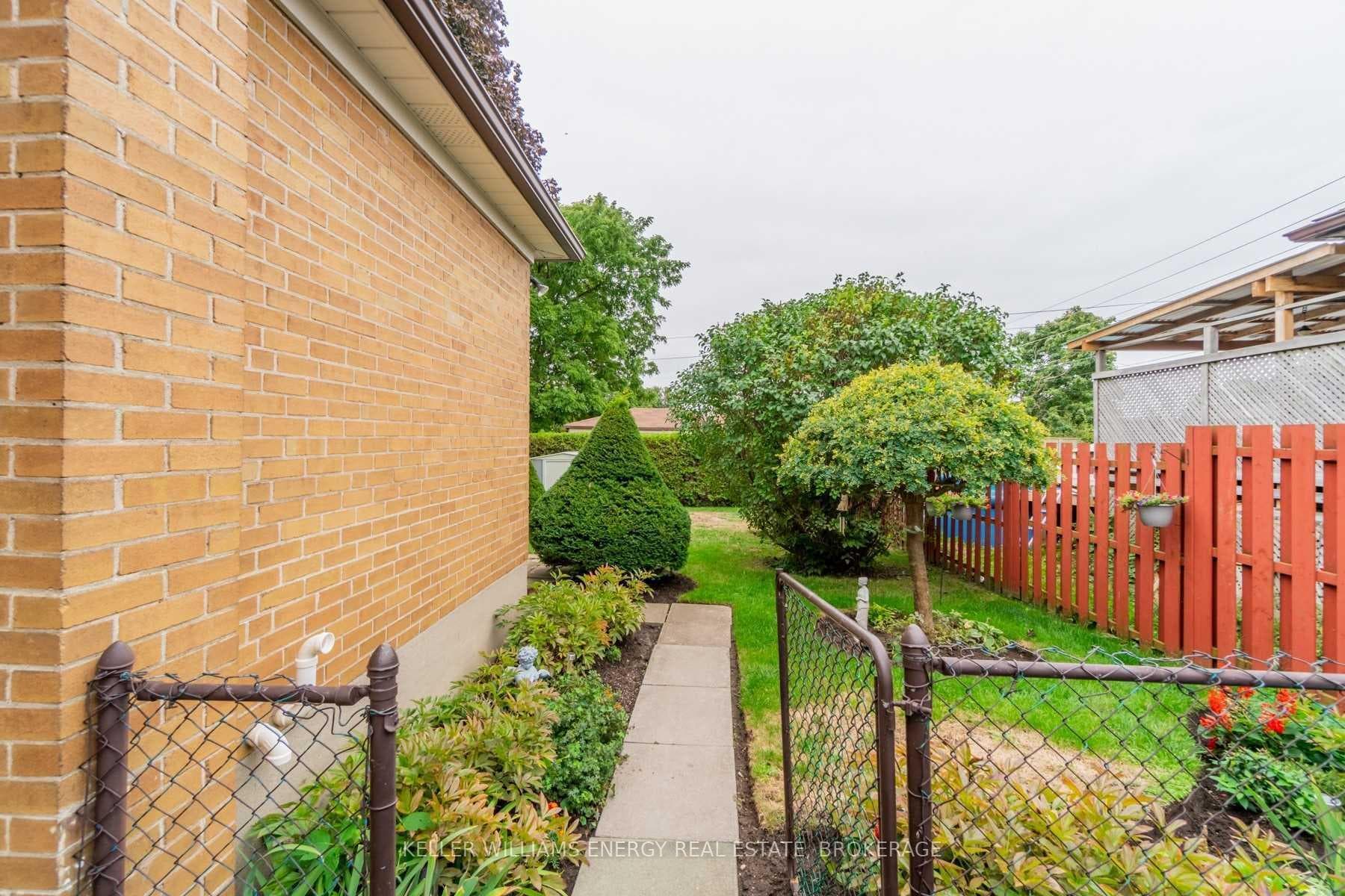 339 Jasper Avenue photo 2