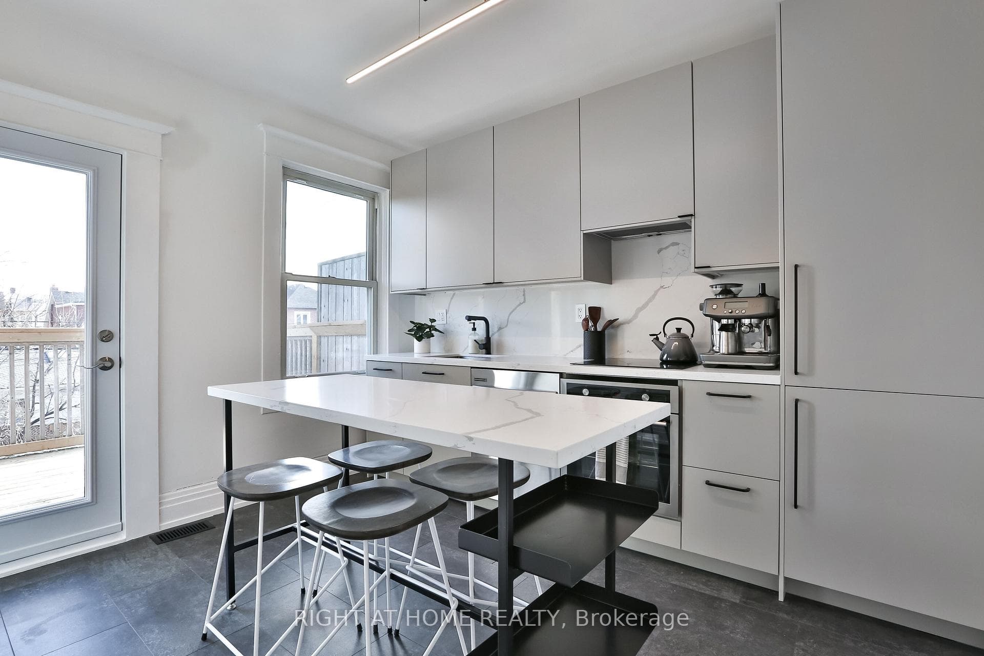 1365 Lansdowne Avenue photo 1