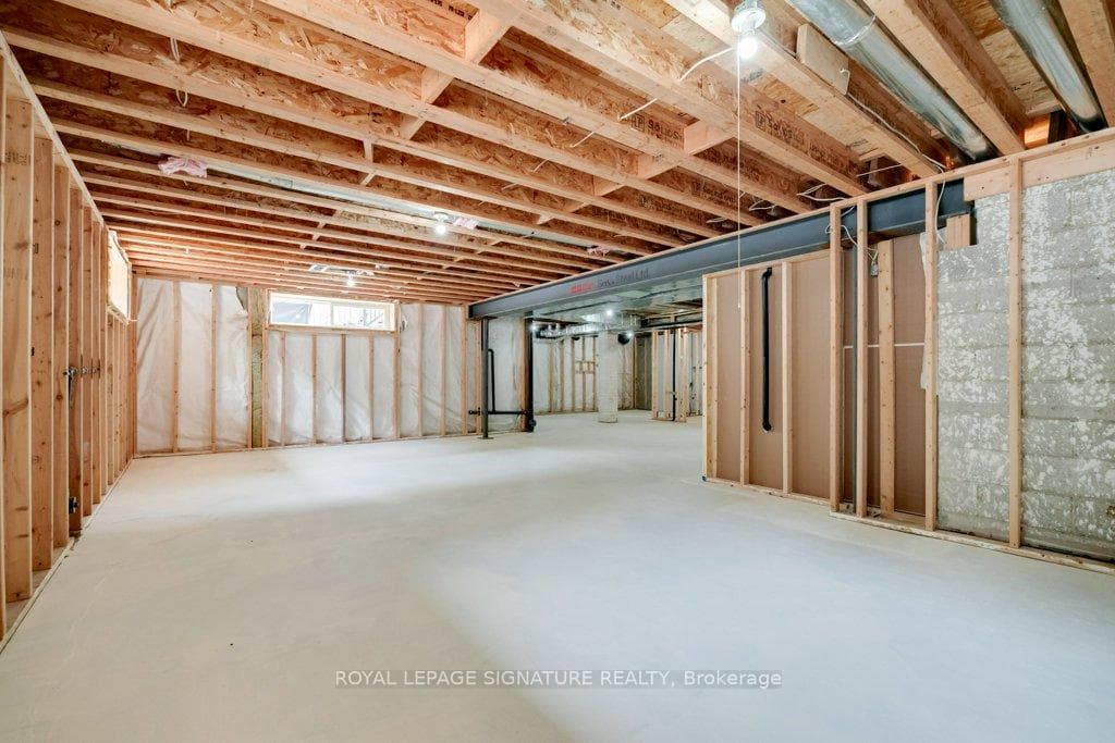 128 Wigmore Drive photo 35