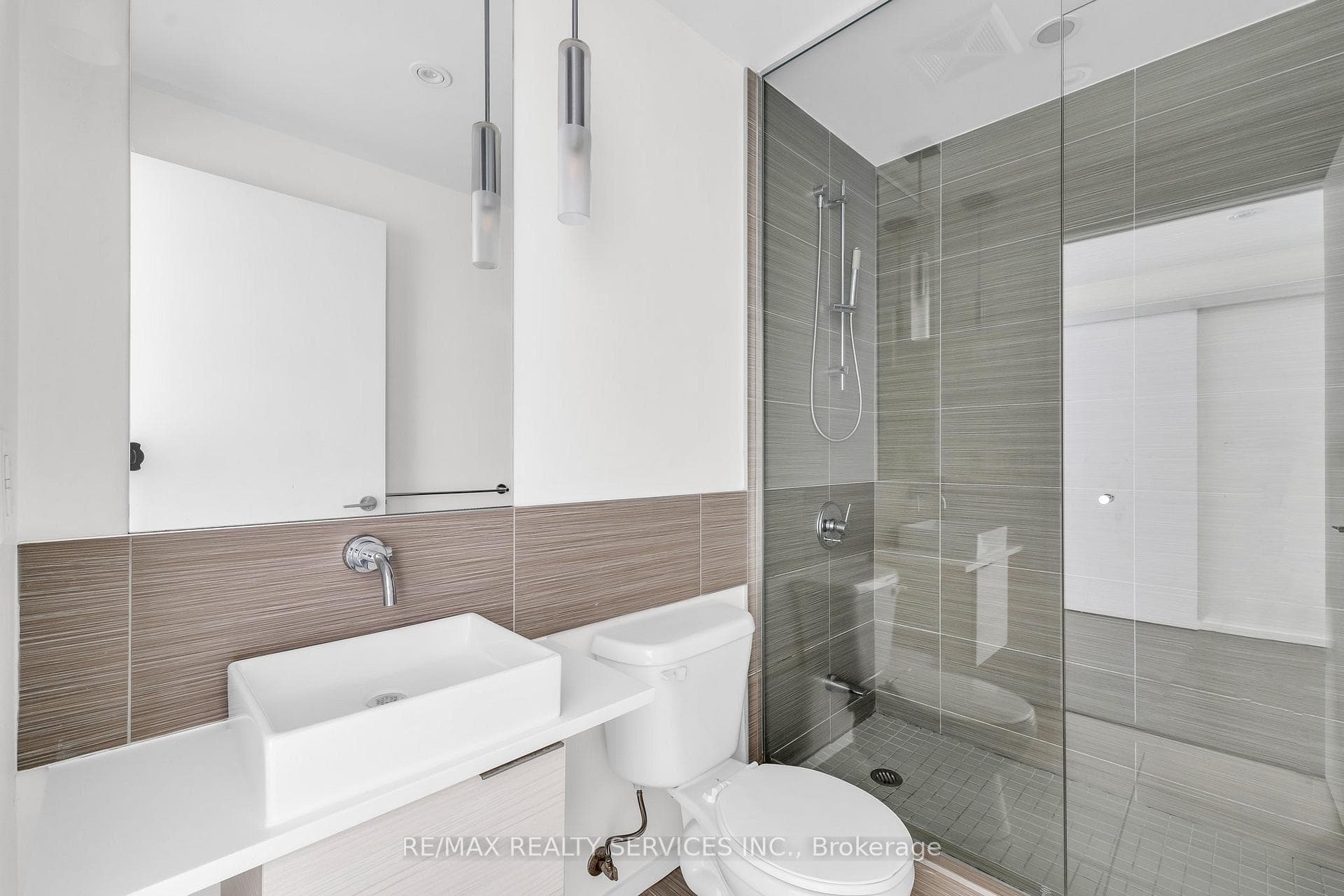 8 Charlotte Street Unit 206 photo 4