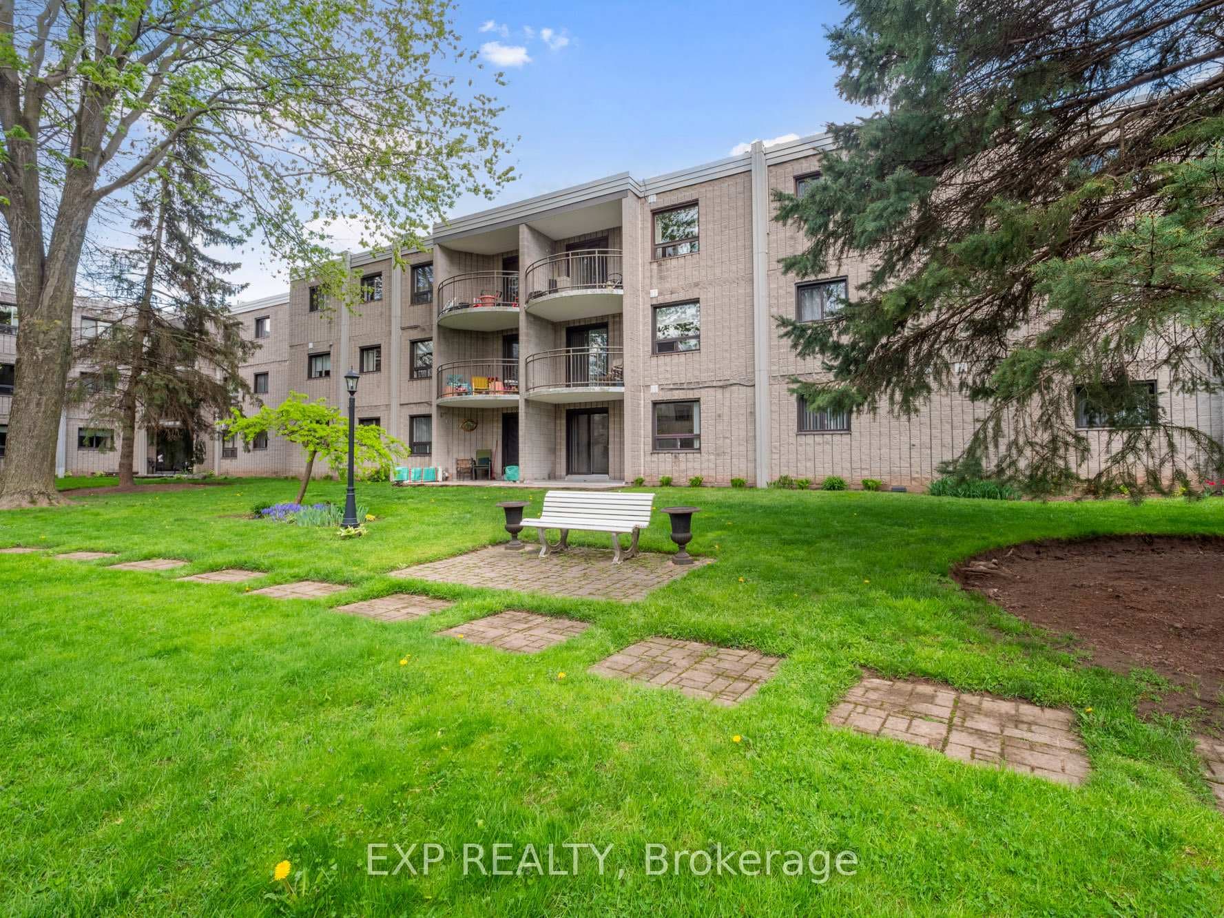 4658 DRUMMOND Road Unit 126 photo 20
