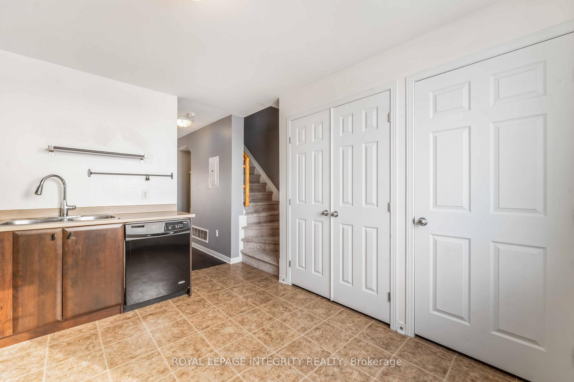 230 Shanly Private photo 16