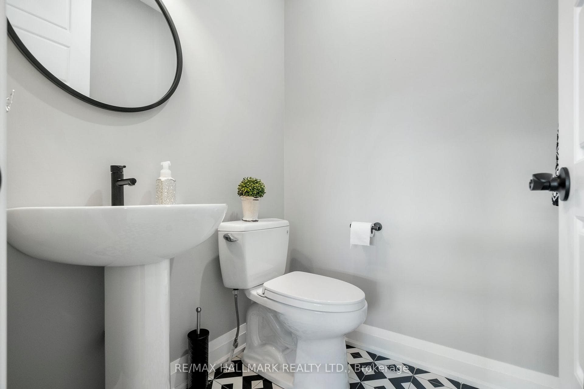 51 Charles Tilley Crescent photo 22