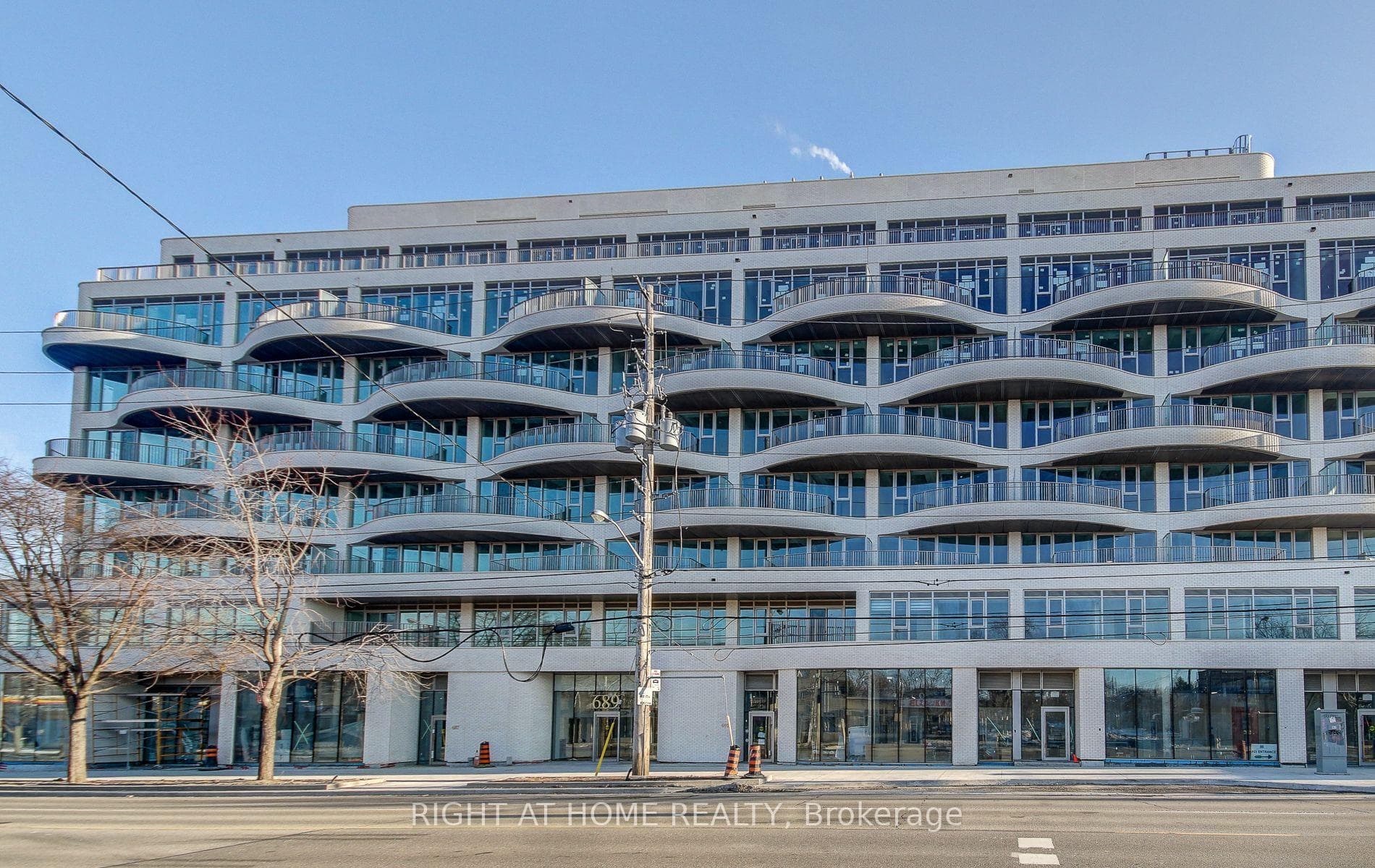 689 The Queensway N/A Unit 304 photo 1