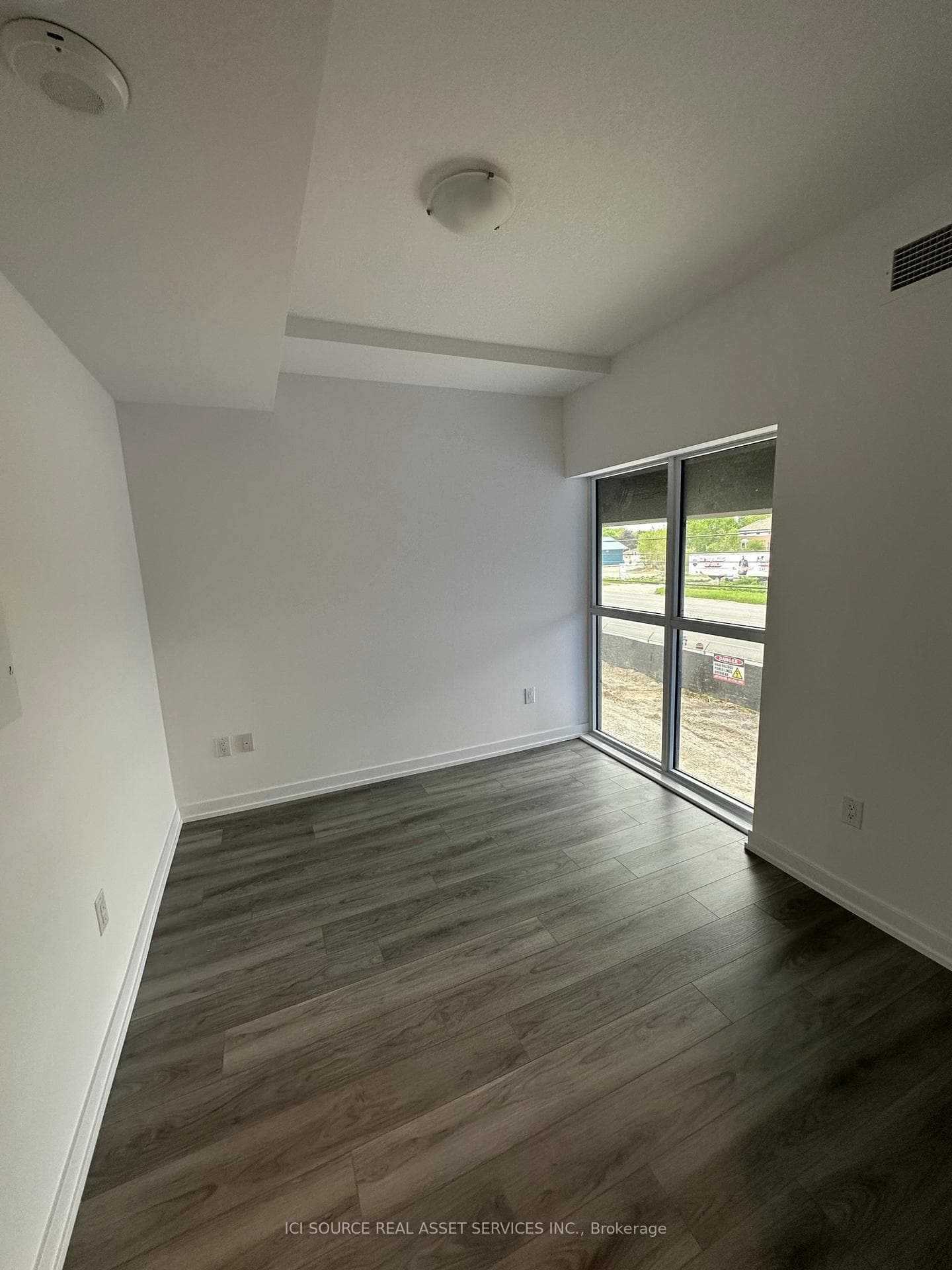 460 Dundas Street Unit 203 photo 18