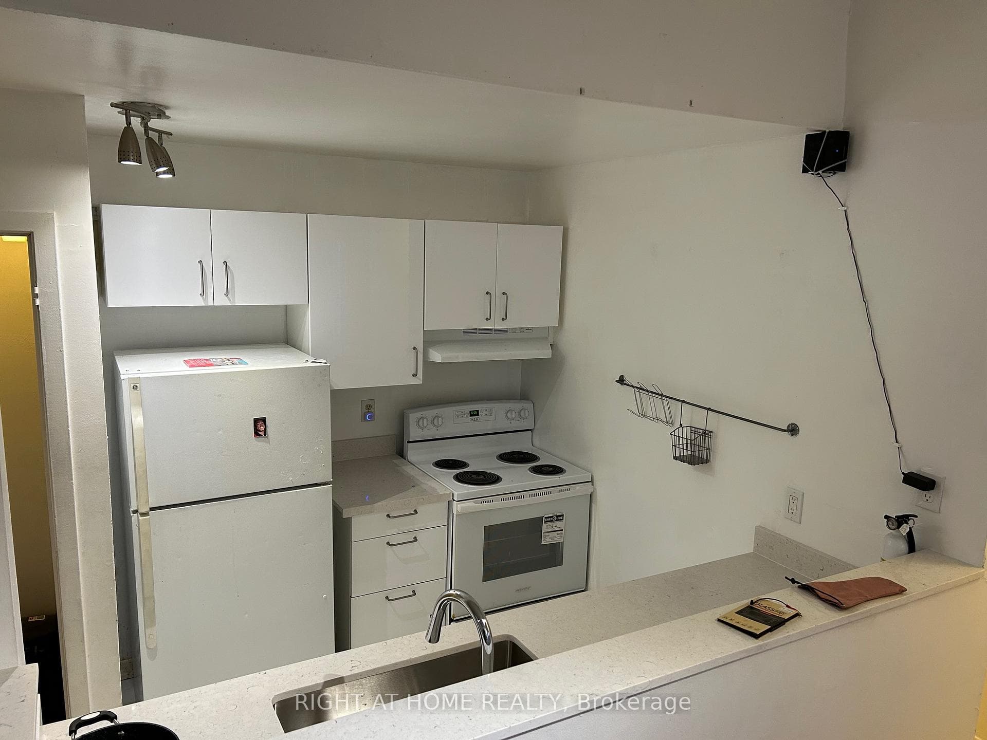 210 Mccaul Street Unit B photo 6