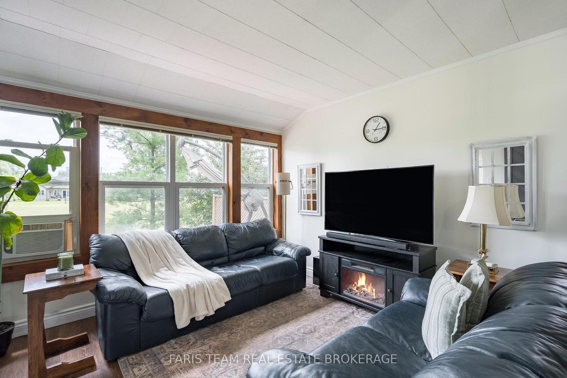 1067 Park Place photo 12