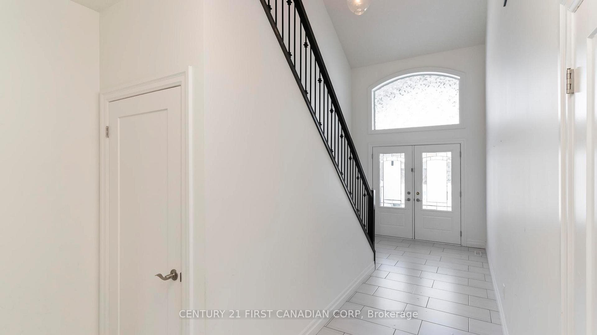 2005 Wateroak Drive photo 2