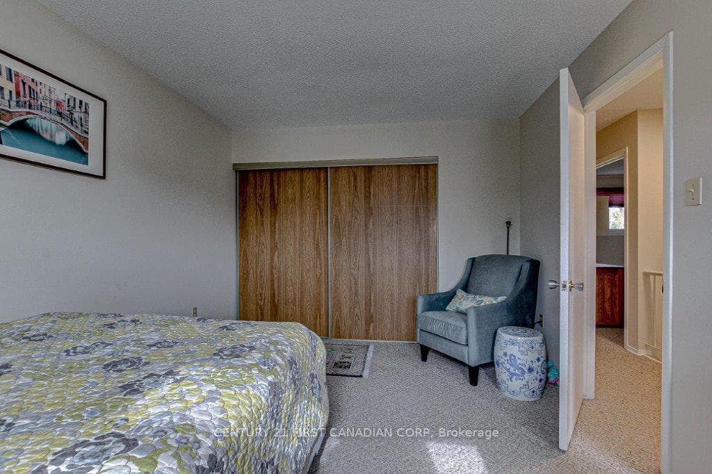 49 Aldersbrook Crescent photo 24